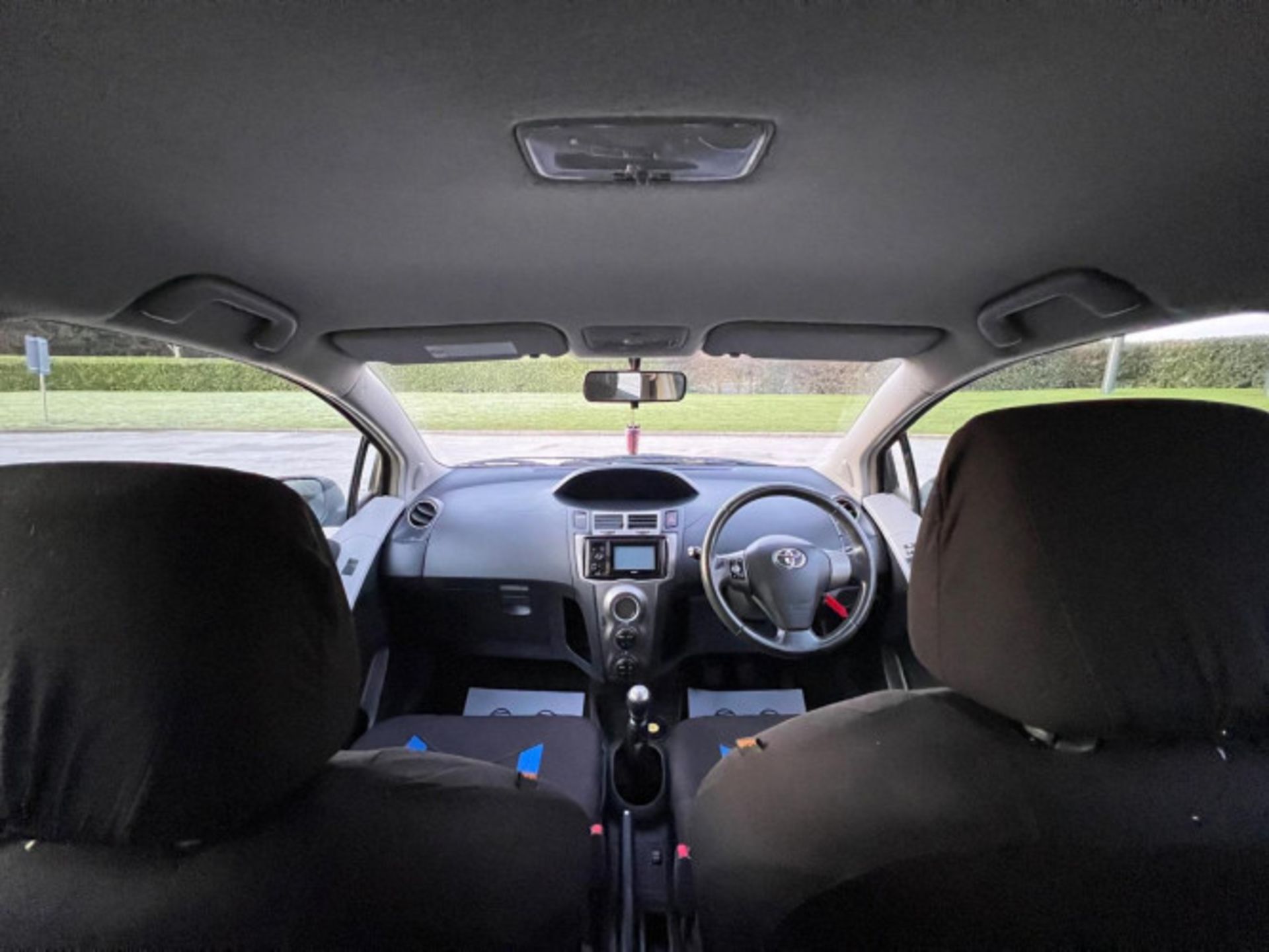 2011 TOYOTA YARIS 1.4 D-4D T SPIRIT 5DR HATCHBACK >>--NO VAT ON HAMMER--<< - Image 19 of 26