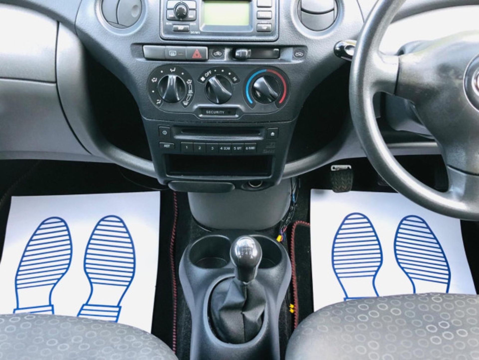 2003 TOYOTA YARIS 1.3 VVT-I T3 5DR >>--NO VAT ON HAMMER--<< - Image 19 of 23