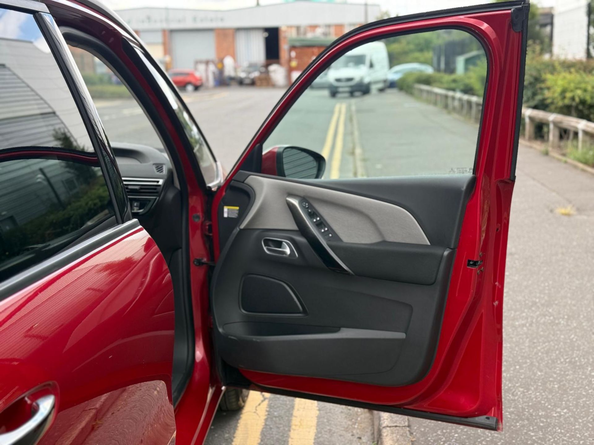 2016 CITROËN GRAND C4 PICASSO EXCLUSIVE+ 1.6 BLUEHDI– 96K MILES – RED >>--NO VAT ON HAMMER--<< - Image 24 of 39