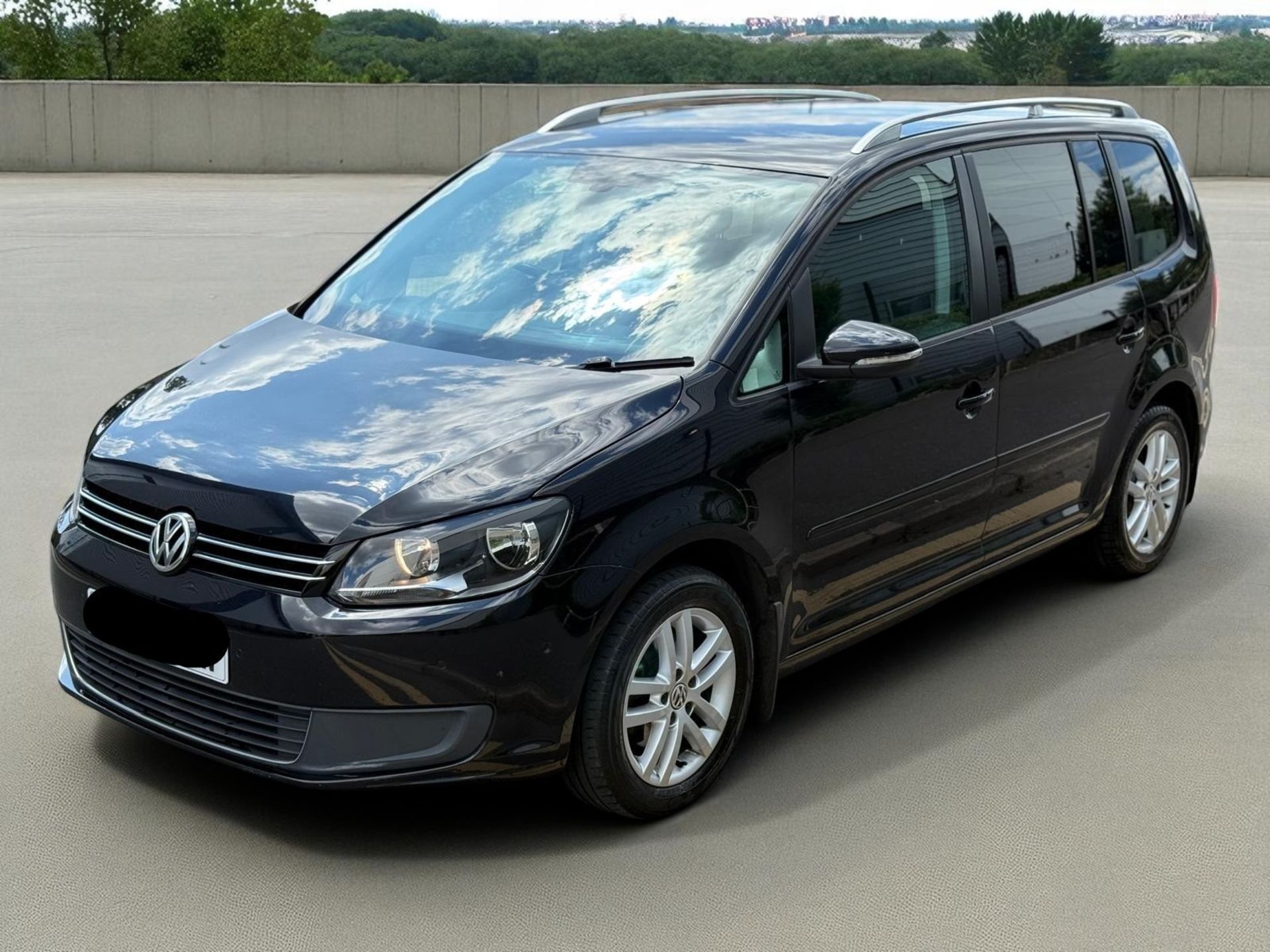 2014 VOLKSWAGEN TOURAN SE BLUE TECH TDI – 1.6 DIESEL – MANUAL – 7 SEATER >>--NO VAT ON HAMMER--<< - Image 5 of 41