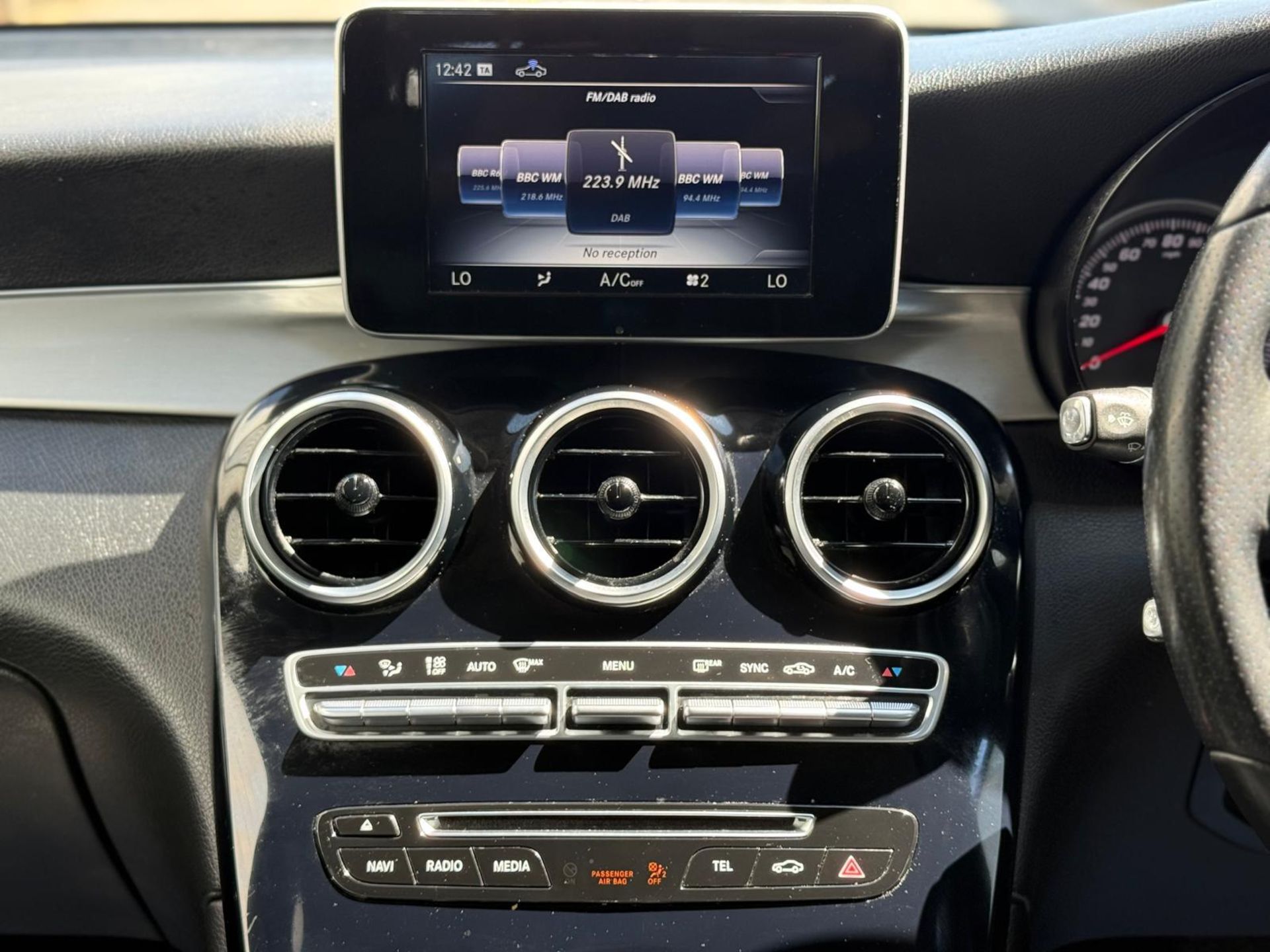 2017 MERCEDES-BENZ GLC 250 D 4MATIC SPORT AUTO >>--NO VAT ON HAMMER--<< - Image 19 of 27