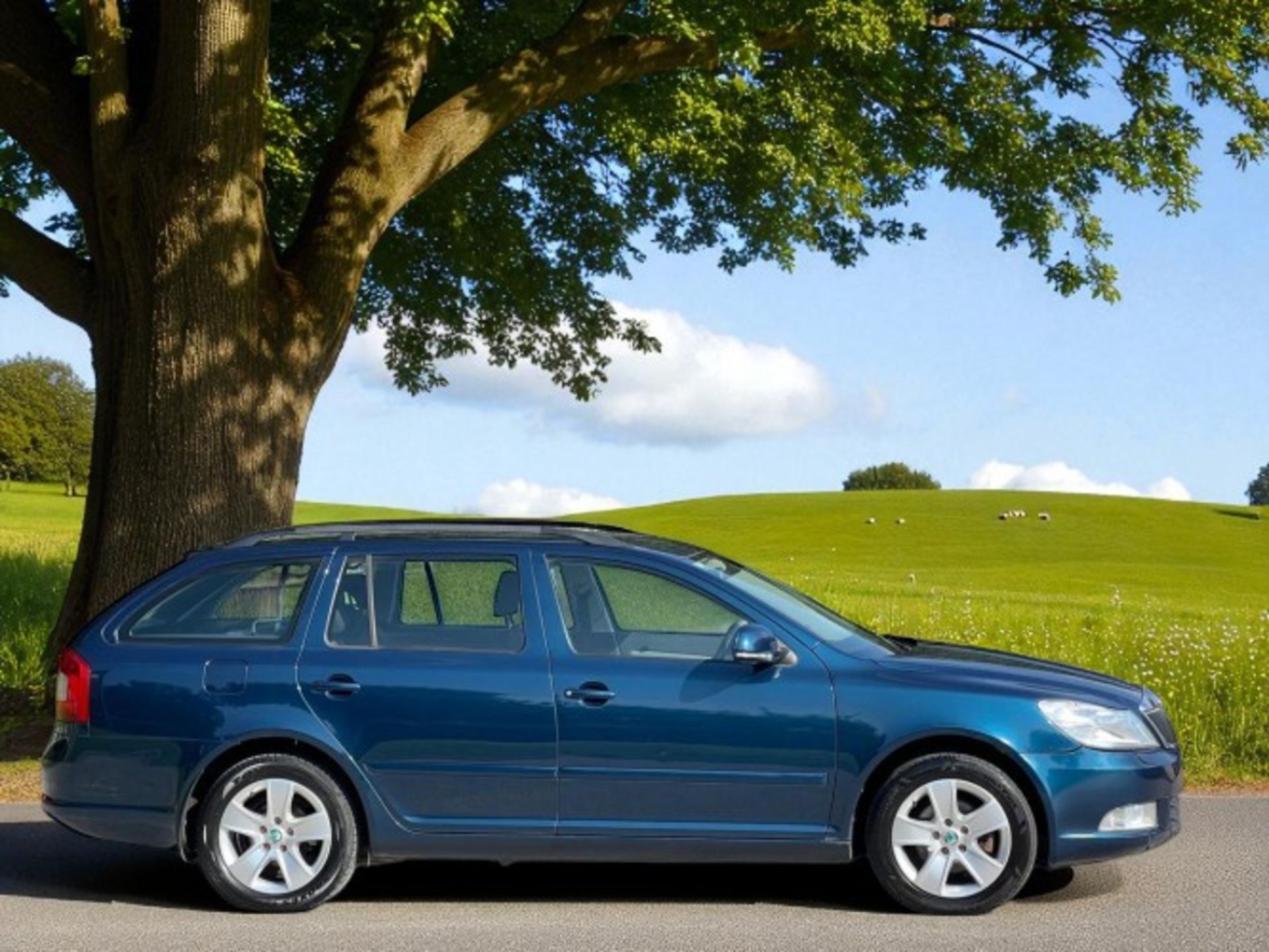 2012 SKODA OCTAVIA 1.6 TDI ELEGANCE DSG – 5DR ESTATE >>--NO VAT ON HAMMER--<< - Image 3 of 41
