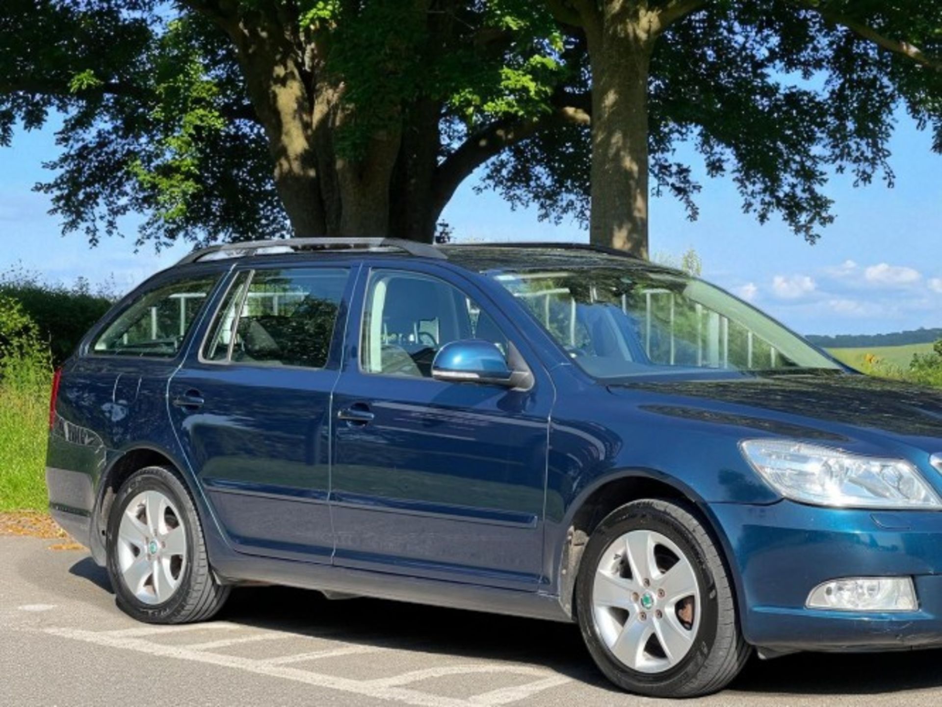 2012 SKODA OCTAVIA 1.6 TDI ELEGANCE DSG – 5DR ESTATE >>--NO VAT ON HAMMER--<< - Image 7 of 41
