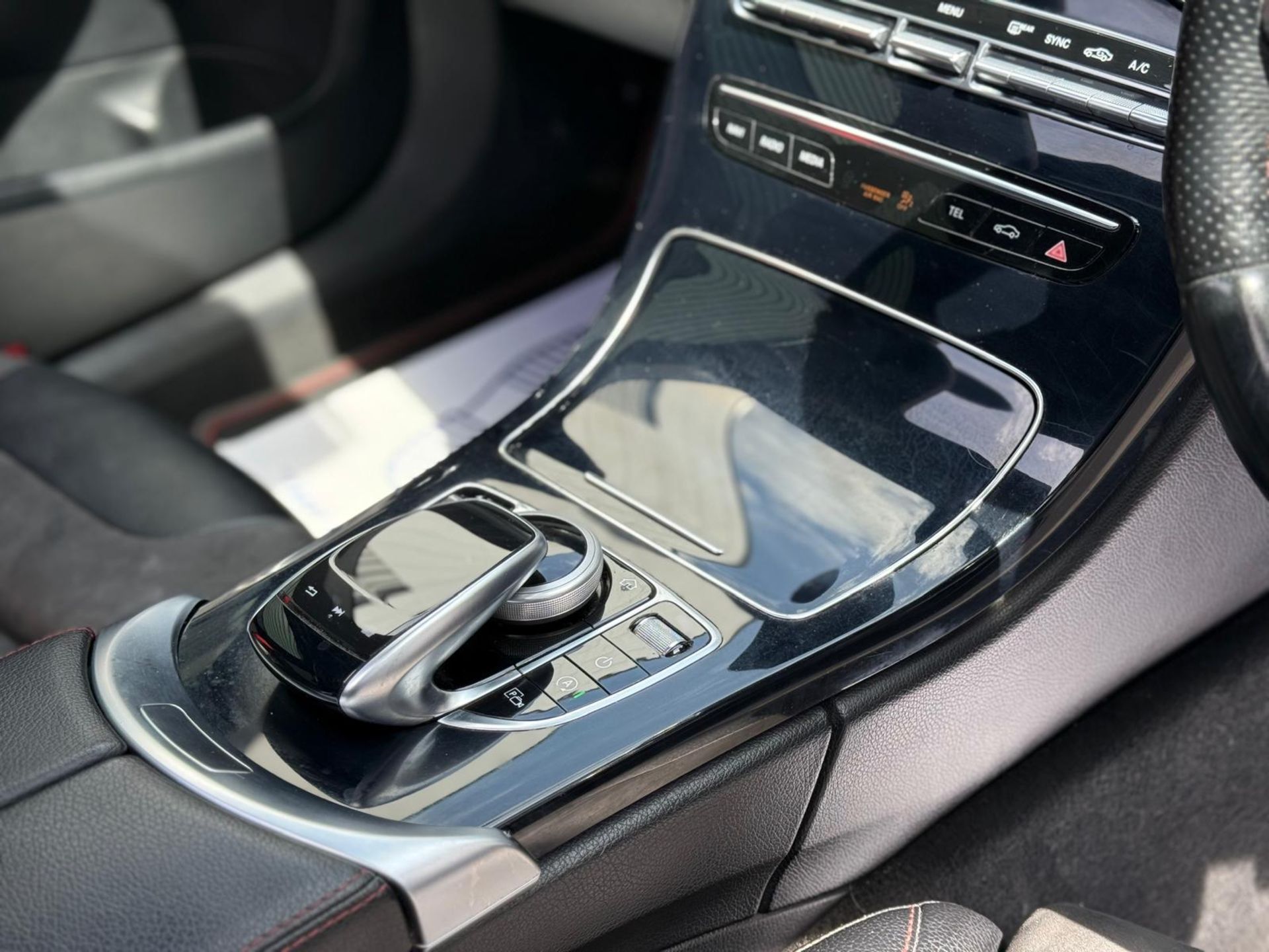 2019 MERCEDES-BENZ AMG C 43 PREMIUM PLUS – 4MATIC – 3.0 V6 >>--NO VAT ON HAMMER--<< - Image 27 of 38