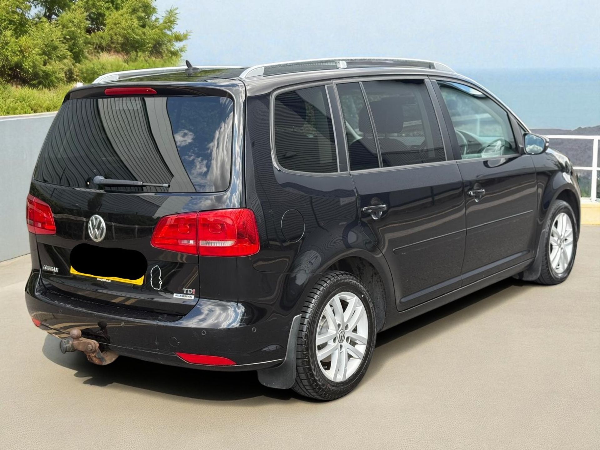 2014 VOLKSWAGEN TOURAN SE BLUE TECH TDI – 1.6 DIESEL – MANUAL – 7 SEATER >>--NO VAT ON HAMMER--<< - Image 14 of 41