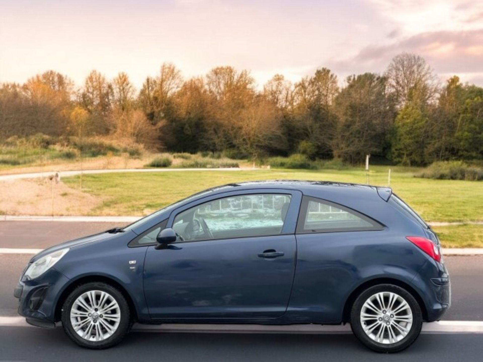 2013 VAUXHALL CORSA 1.2 16V SE 3DR >>--NO VAT ON HAMMER--<< - Image 3 of 32