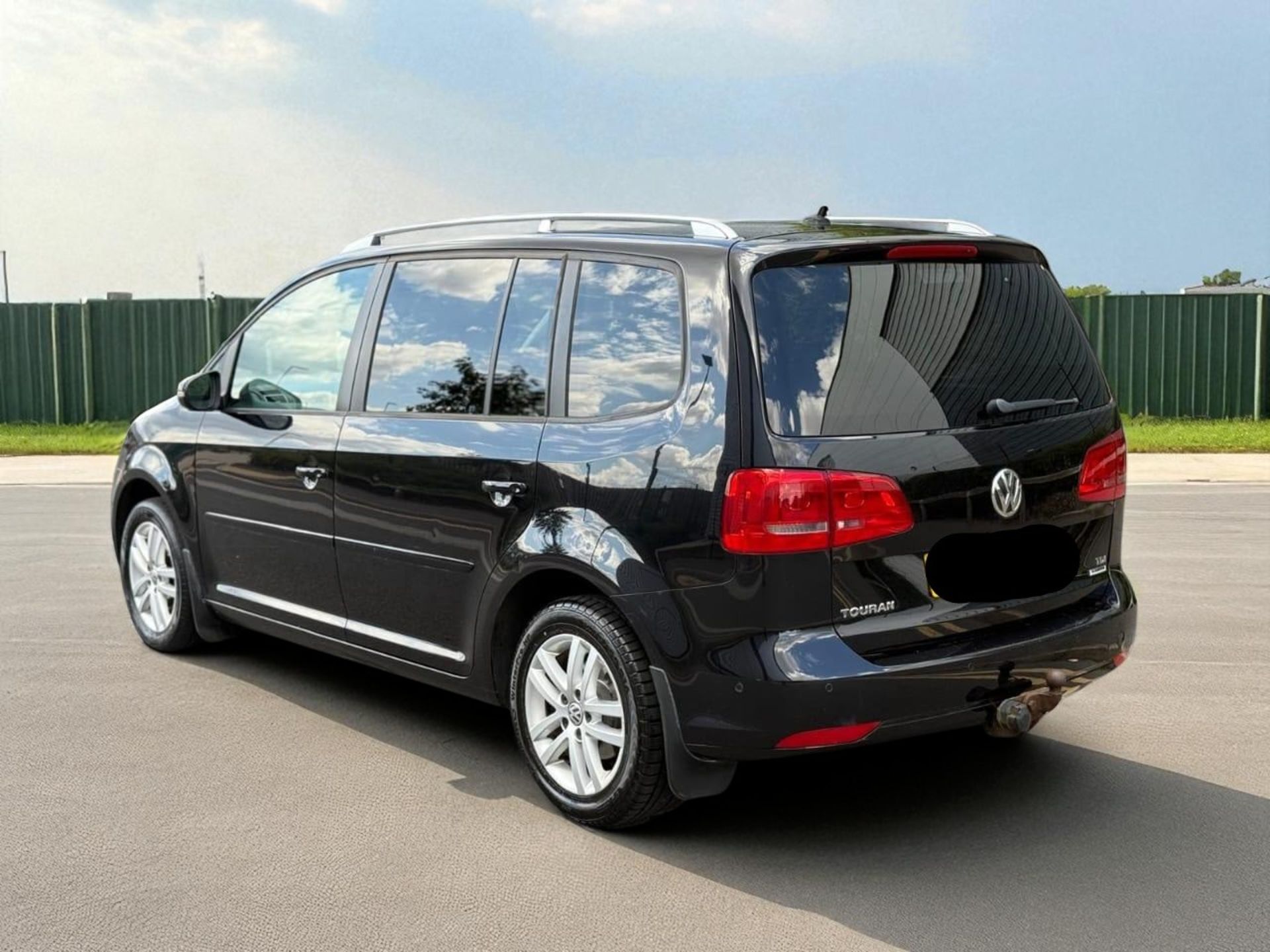 2014 VOLKSWAGEN TOURAN SE BLUE TECH TDI – 1.6 DIESEL – MANUAL – 7 SEATER >>--NO VAT ON HAMMER--<< - Image 15 of 41