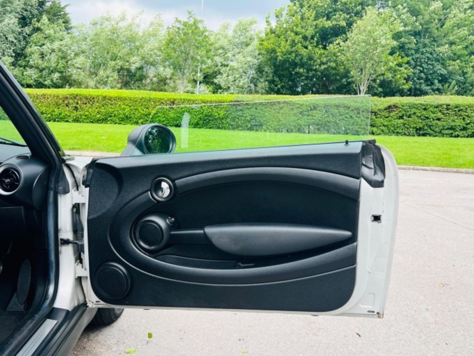 2012 MINI CONVERTIBLE 1.6 ONE EURO 5 – MANUAL – PETROL – 2 DOOR >>--NO VAT ON HAMMER--<< - Image 13 of 34