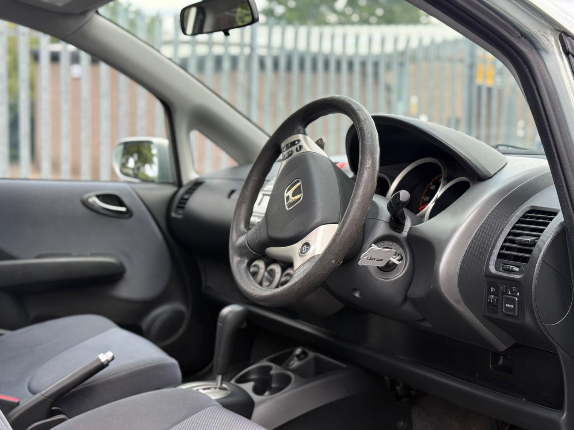 2007 HONDA JAZZ SE CVT – 7-SPEED AUTO – SUNROOF – 149K – >>--NO VAT ON HAMMER--<< - Image 19 of 20