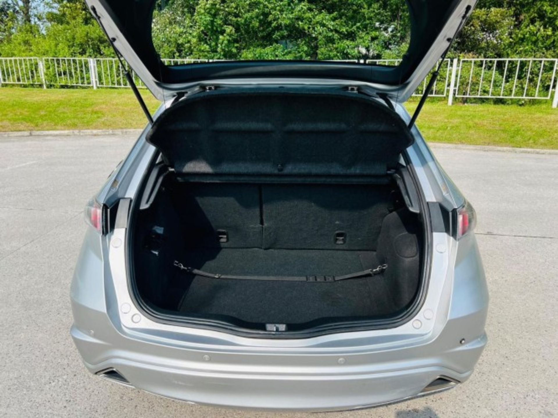 2010 HONDA CIVIC 1.4 I-VTEC SI 5DR – MANUAL HATCHBACK >>--NO VAT ON HAMMER--<< - Image 11 of 30
