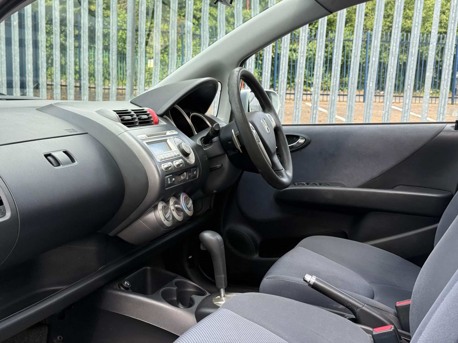 2007 HONDA JAZZ SE CVT – 7-SPEED AUTO – SUNROOF – 149K – >>--NO VAT ON HAMMER--<< - Image 14 of 20