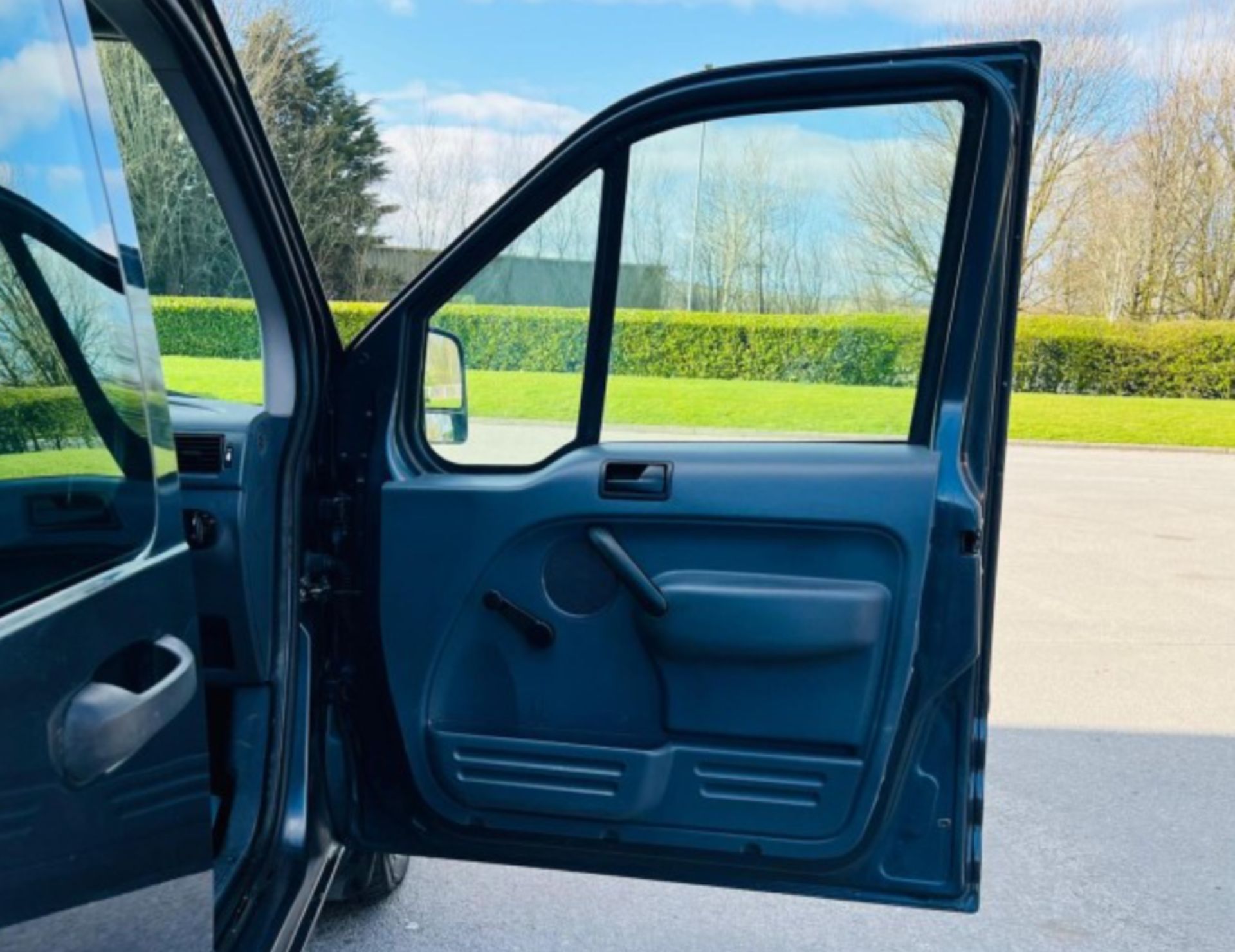 FORD TOURNEO CONNECT 1.8 TDCI T230 90 – 90K MILES >>--NO VAT ON HAMMER--<< - Image 11 of 27