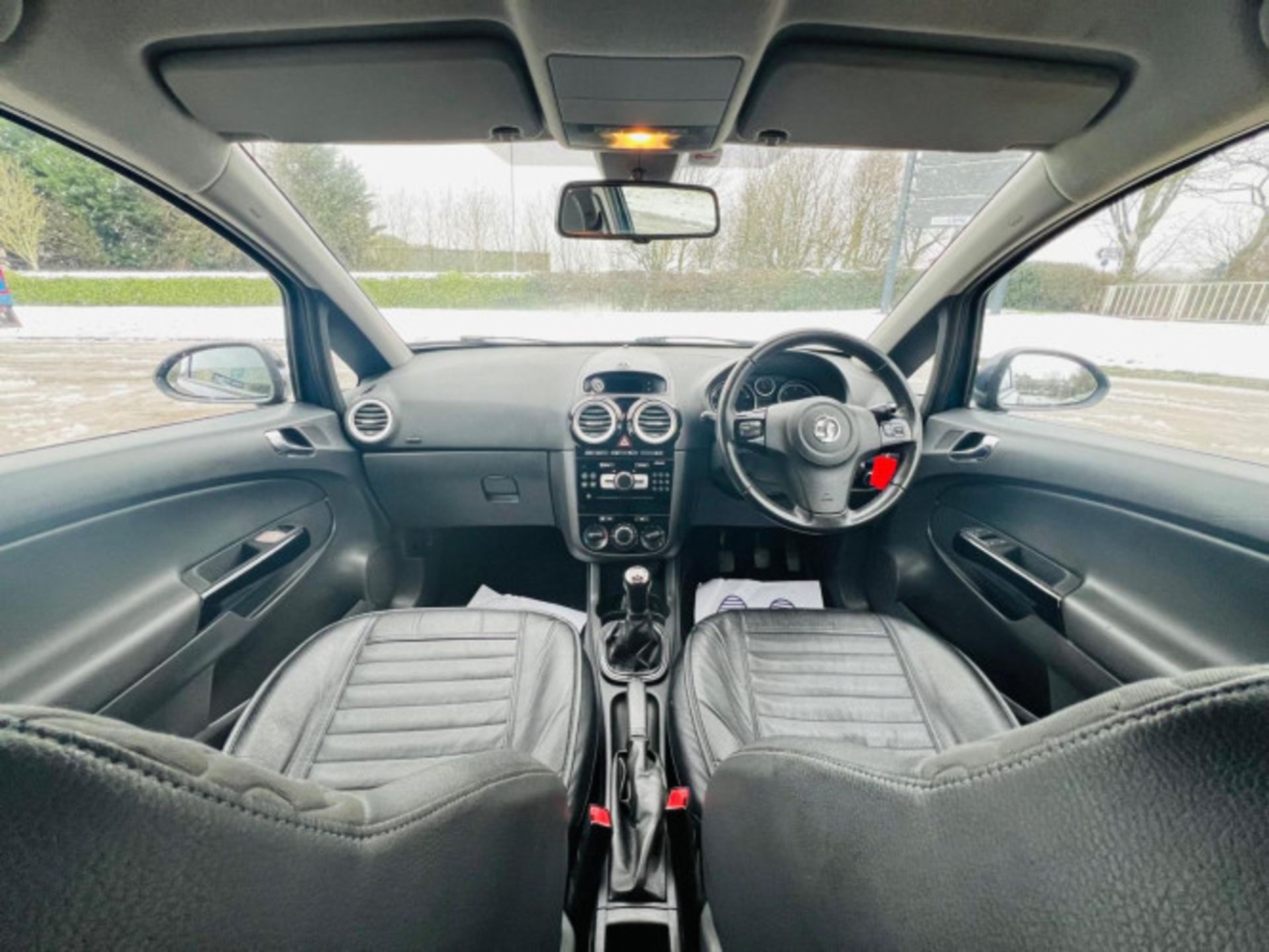 2013 VAUXHALL CORSA 1.2 16V SE 3DR >>--NO VAT ON HAMMER--<< - Image 9 of 32