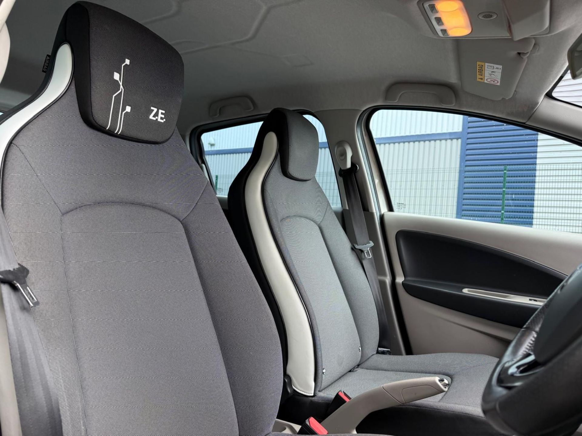 2016 RENAULT ZOE DYNAMIQUE NAV AUTO – 22KWH ELECTRIC HATCHBACK >>--NO VAT ON HAMMER--<< - Image 25 of 27