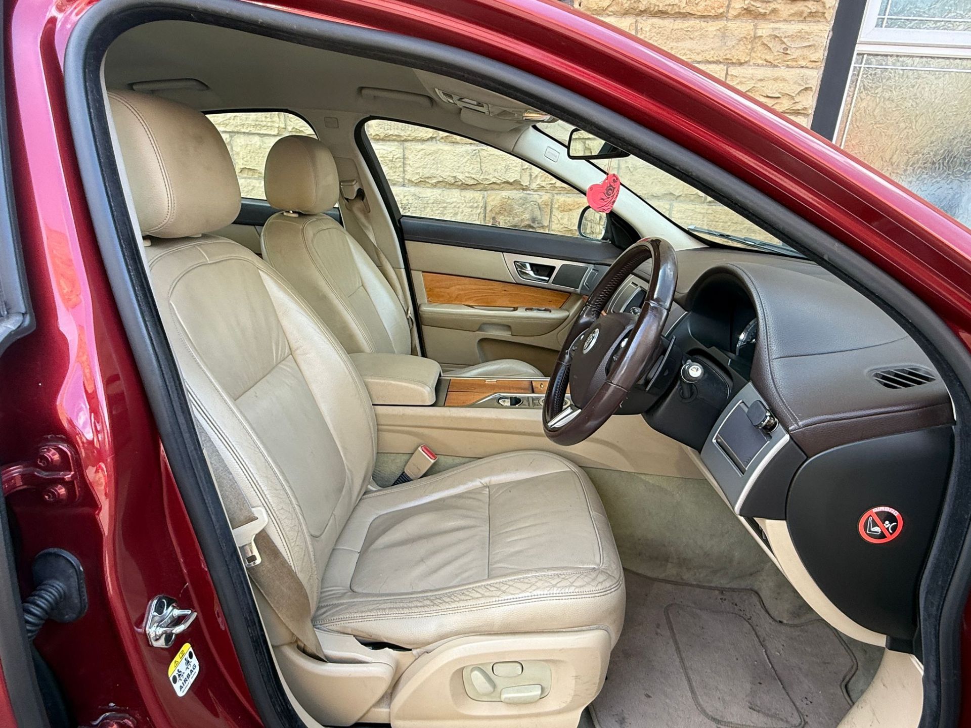 2008 JAGUAR XF LUXURY D V6 AUTO – 2.7 DIESEL – AUTOMATIC – RED >>--NO VAT ON HAMMER--<< - Image 8 of 16