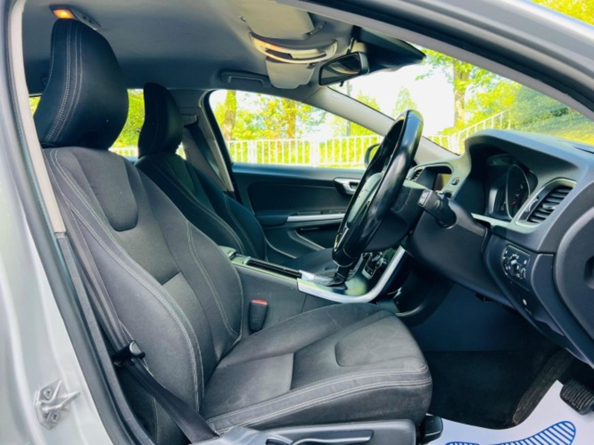 2013 VOLVO V60 1.6 D2 BUSINESS EDITION POWERSHIFT – AUTOMATIC >>--NO VAT ON HAMMER--<< - Image 20 of 29