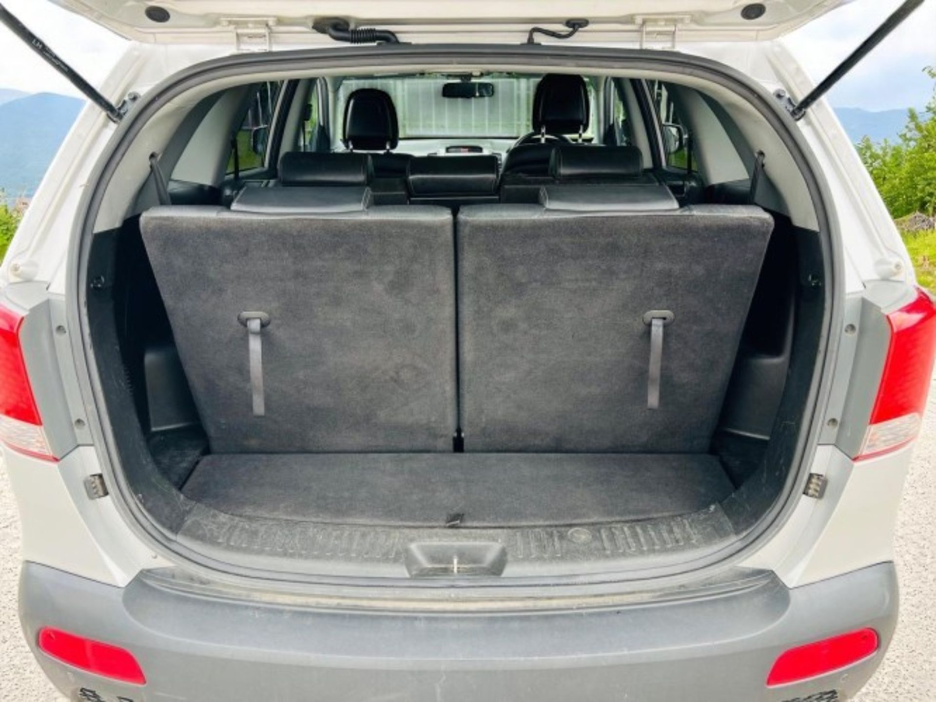 2012 KIA SORENTO 2.2 CRDI KX-2 AUTO AWD – 7 SEATER SUV – AUTOMATIC >>--NO VAT ON HAMMER--<< - Image 7 of 43