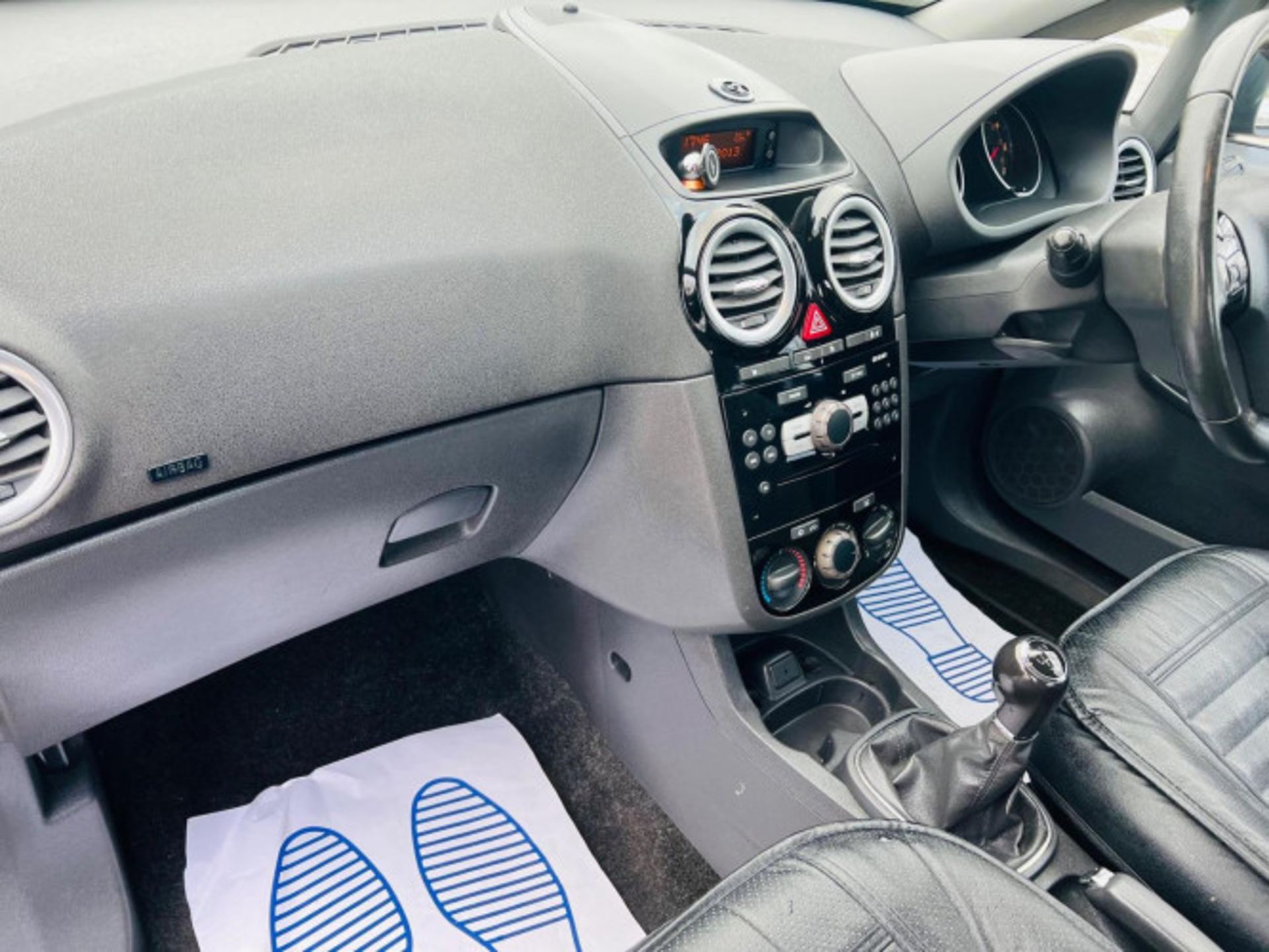 2013 VAUXHALL CORSA 1.2 16V SE 3DR >>--NO VAT ON HAMMER--<< - Image 19 of 32