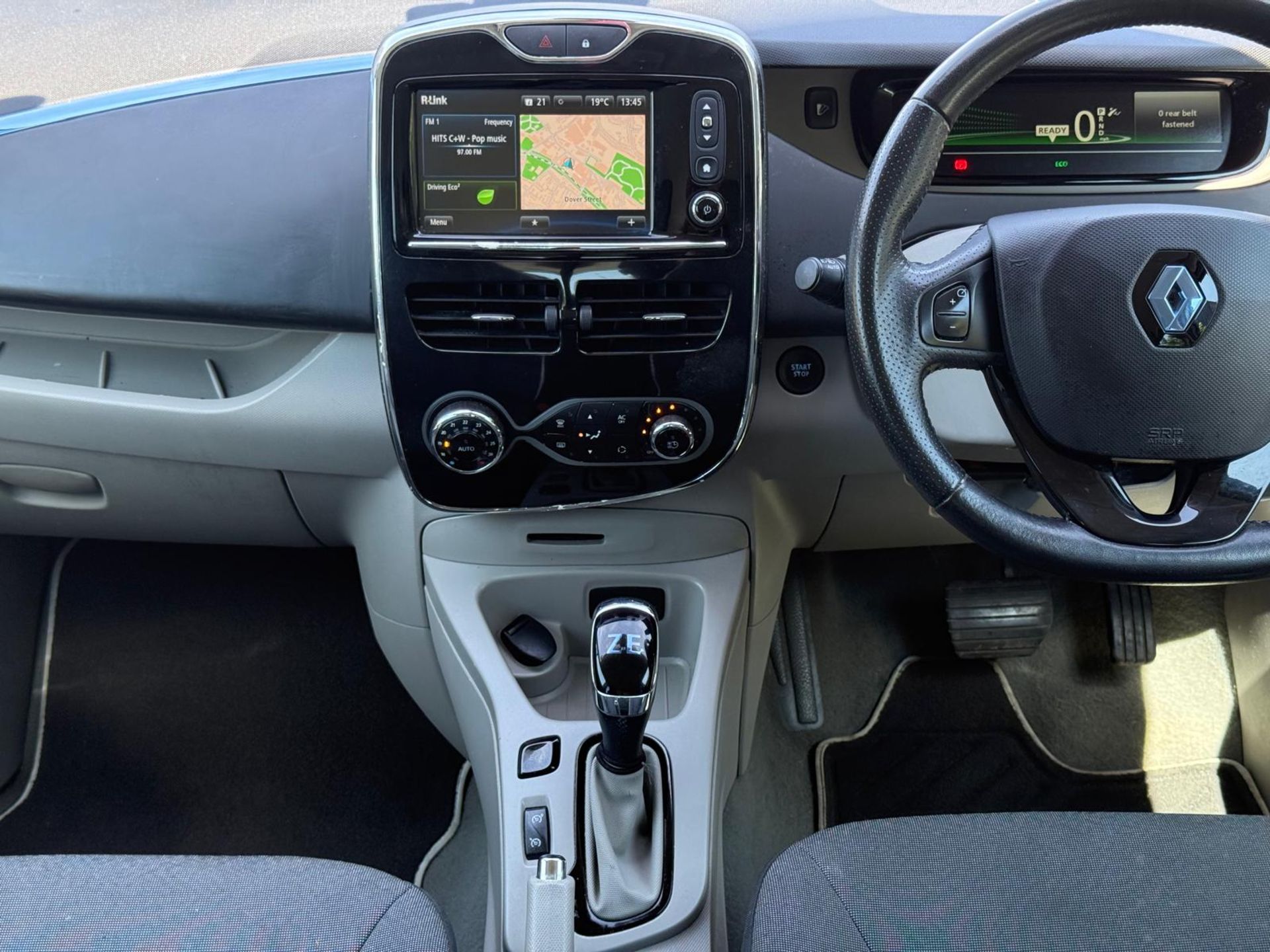 2014 RENAULT ZOE DYNAMIQUE INTENS AUTO – 68K MILES – 91% BATTERY HEALTH >>--NO VAT ON HAMMER--<< - Image 13 of 36
