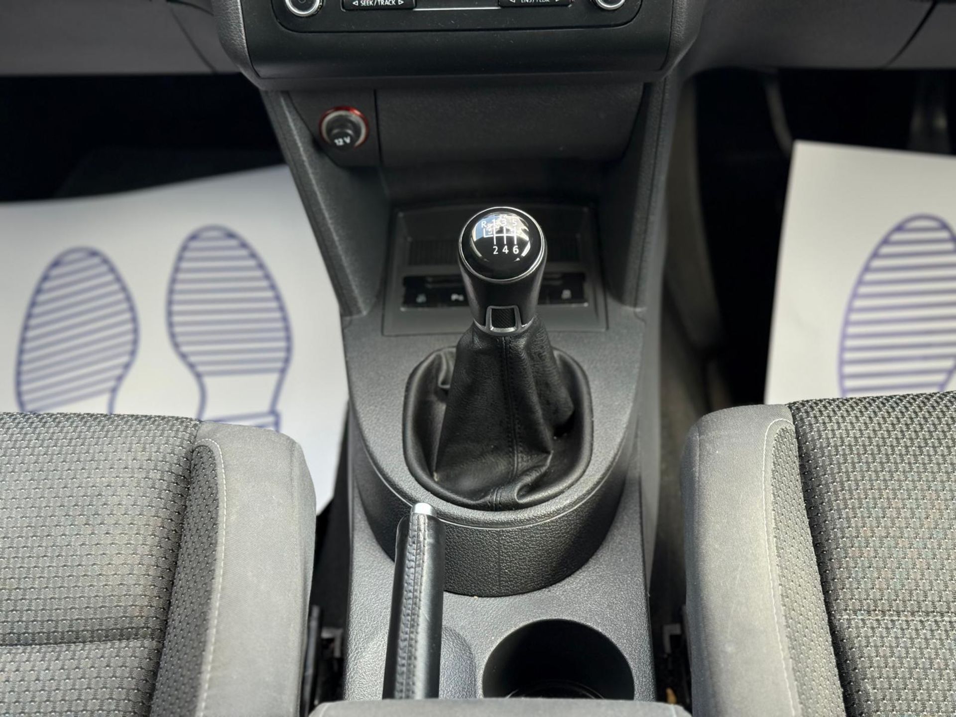 2014 VOLKSWAGEN TOURAN SE BLUE TECH TDI – 1.6 DIESEL – MANUAL – 7 SEATER >>--NO VAT ON HAMMER--<< - Image 21 of 41