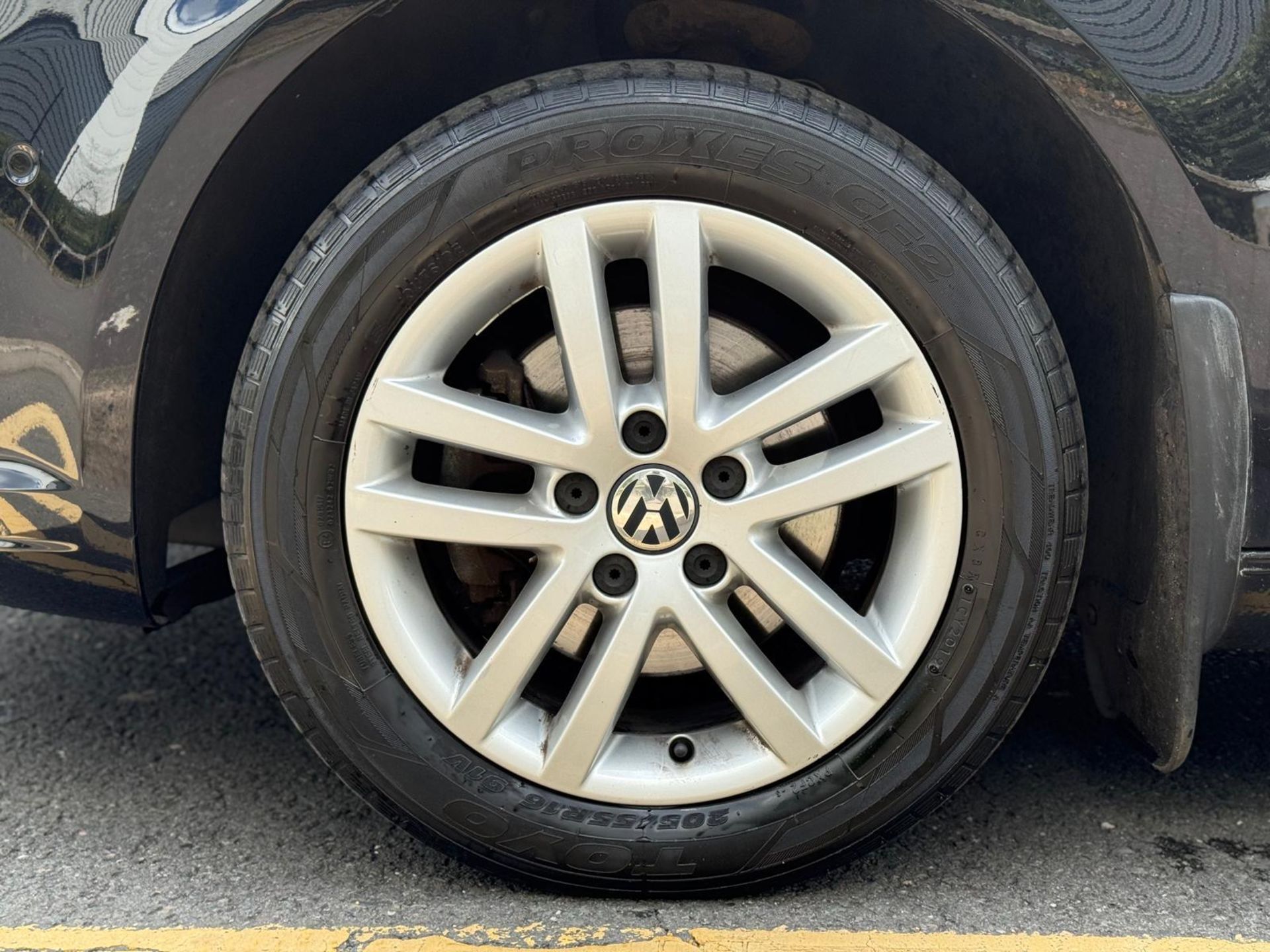 2014 VOLKSWAGEN TOURAN SE BLUE TECH TDI – 1.6 DIESEL – MANUAL – 7 SEATER >>--NO VAT ON HAMMER--<< - Image 33 of 41