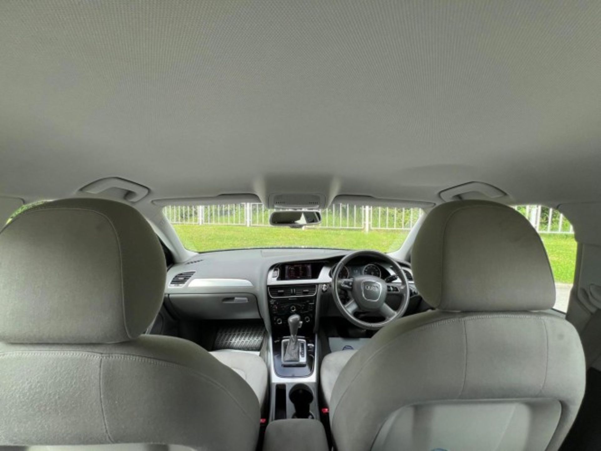 2009 AUDI A4 2.0 TDI EXECUTIVE SE – MULTITRONIC >>--NO VAT ON HAMMER--<< - Image 16 of 39