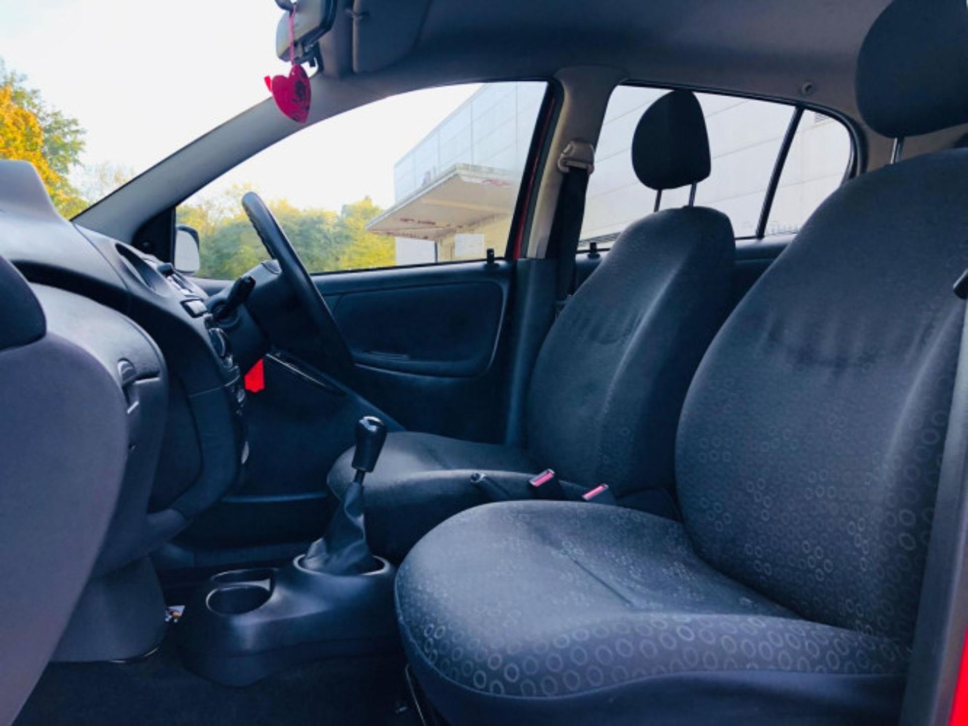 2003 TOYOTA YARIS 1.3 VVT-I T3 5DR >>--NO VAT ON HAMMER--<< - Image 22 of 23