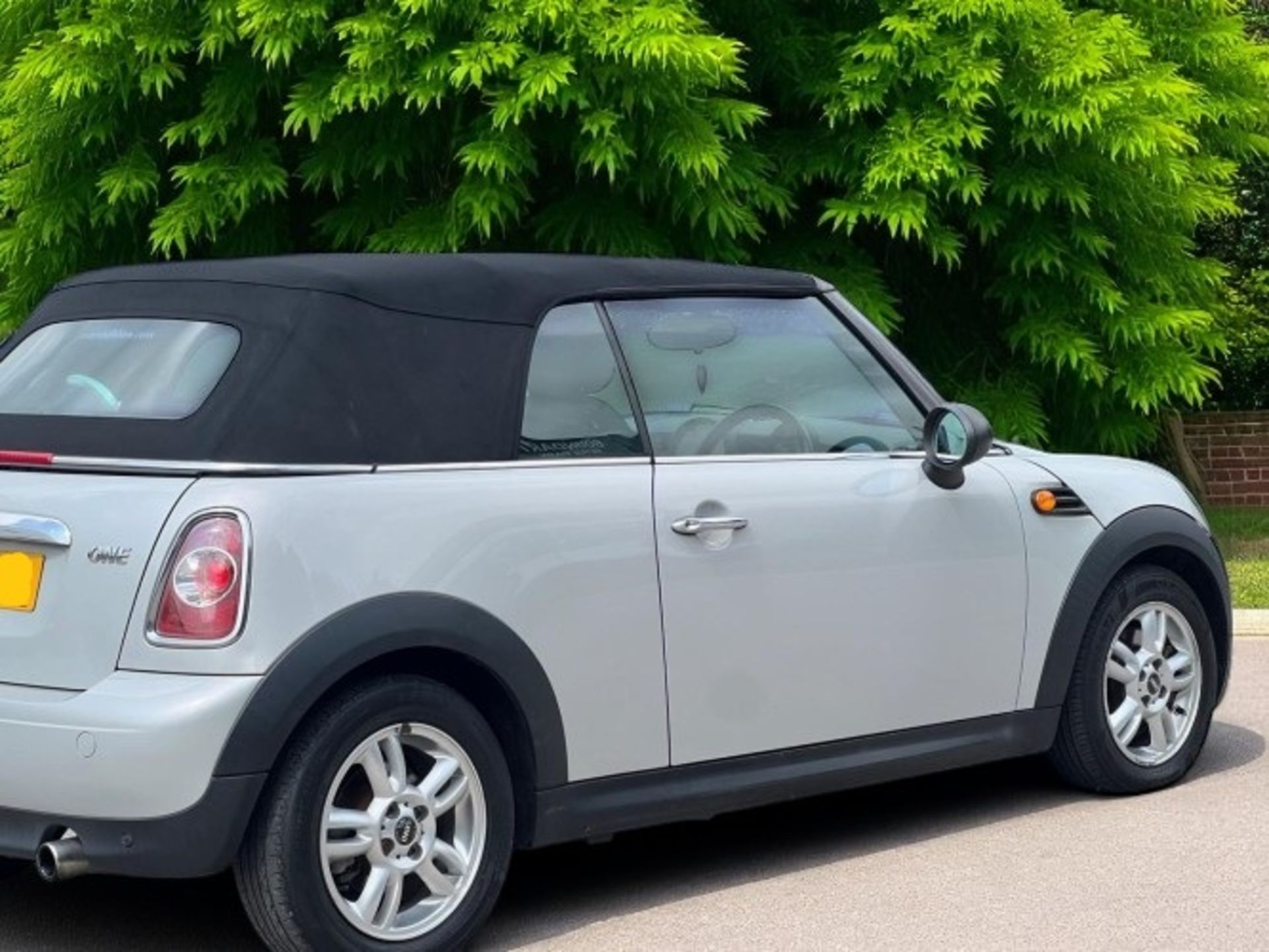 2012 MINI CONVERTIBLE 1.6 ONE EURO 5 – MANUAL – PETROL – 2 DOOR >>--NO VAT ON HAMMER--<< - Image 3 of 34