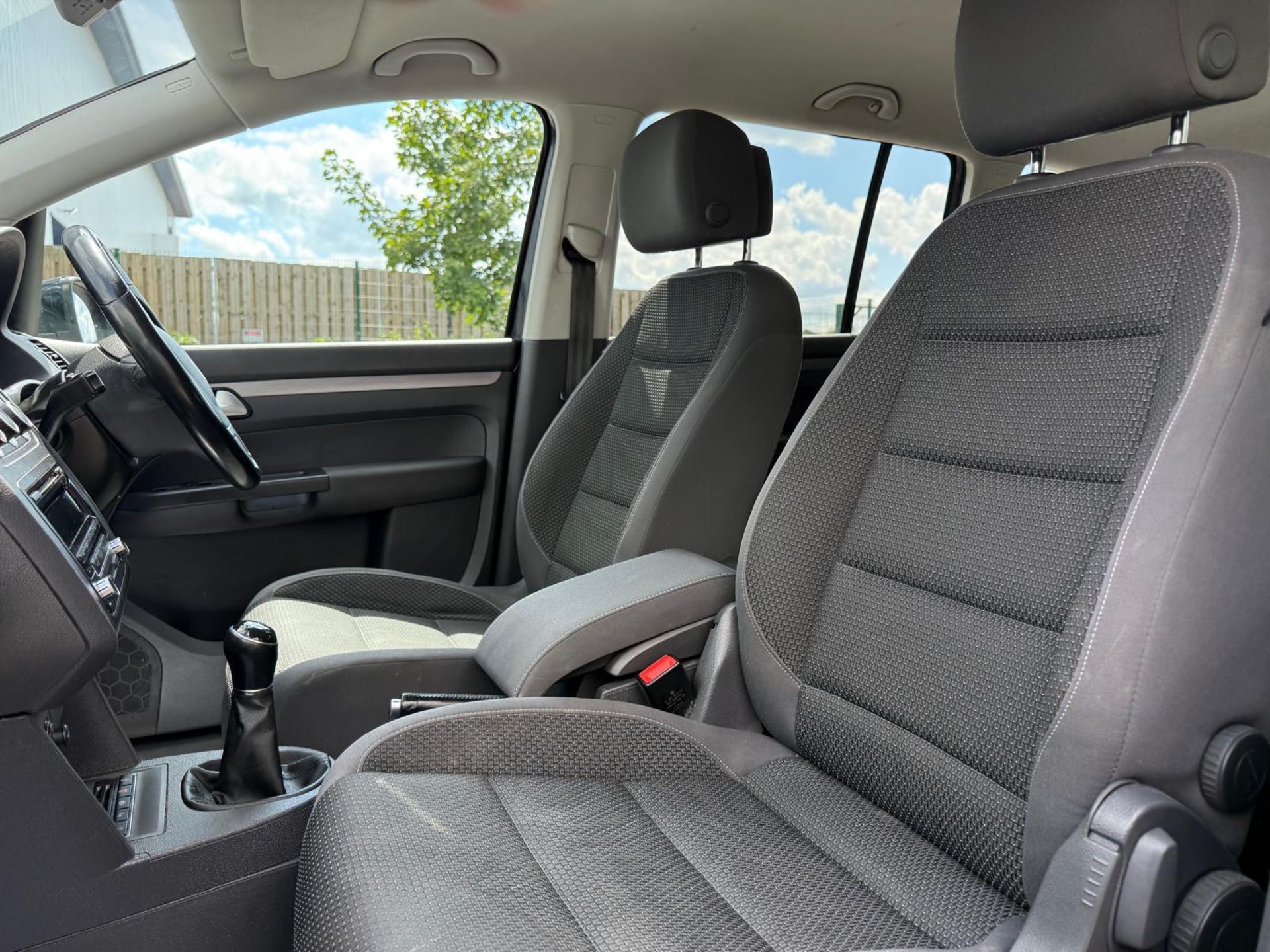 2014 VOLKSWAGEN TOURAN SE BLUE TECH TDI – 1.6 DIESEL – MANUAL – 7 SEATER >>--NO VAT ON HAMMER--<< - Image 36 of 41