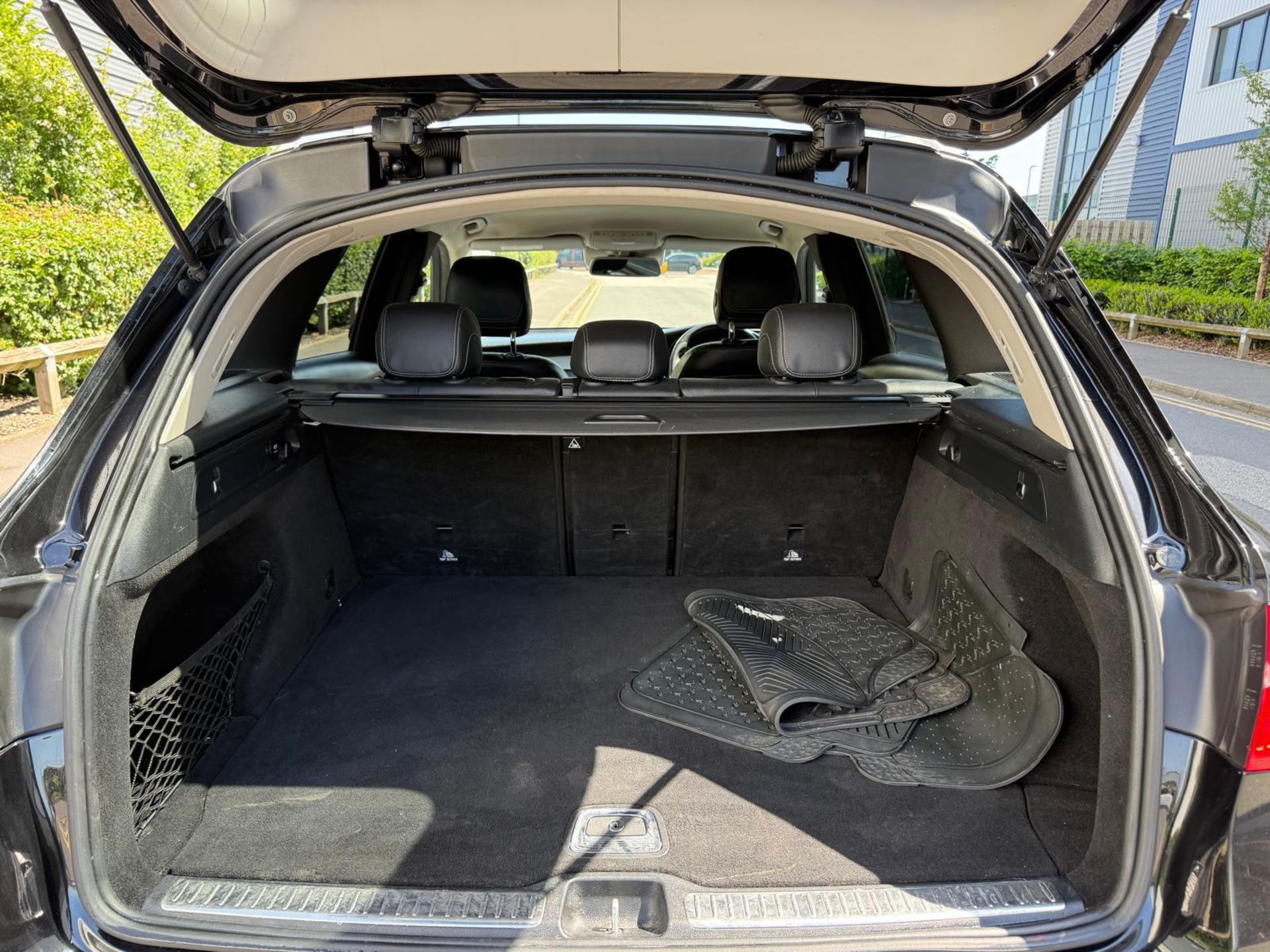 2017 MERCEDES-BENZ GLC 250 D 4MATIC SPORT AUTO >>--NO VAT ON HAMMER--<< - Image 15 of 27