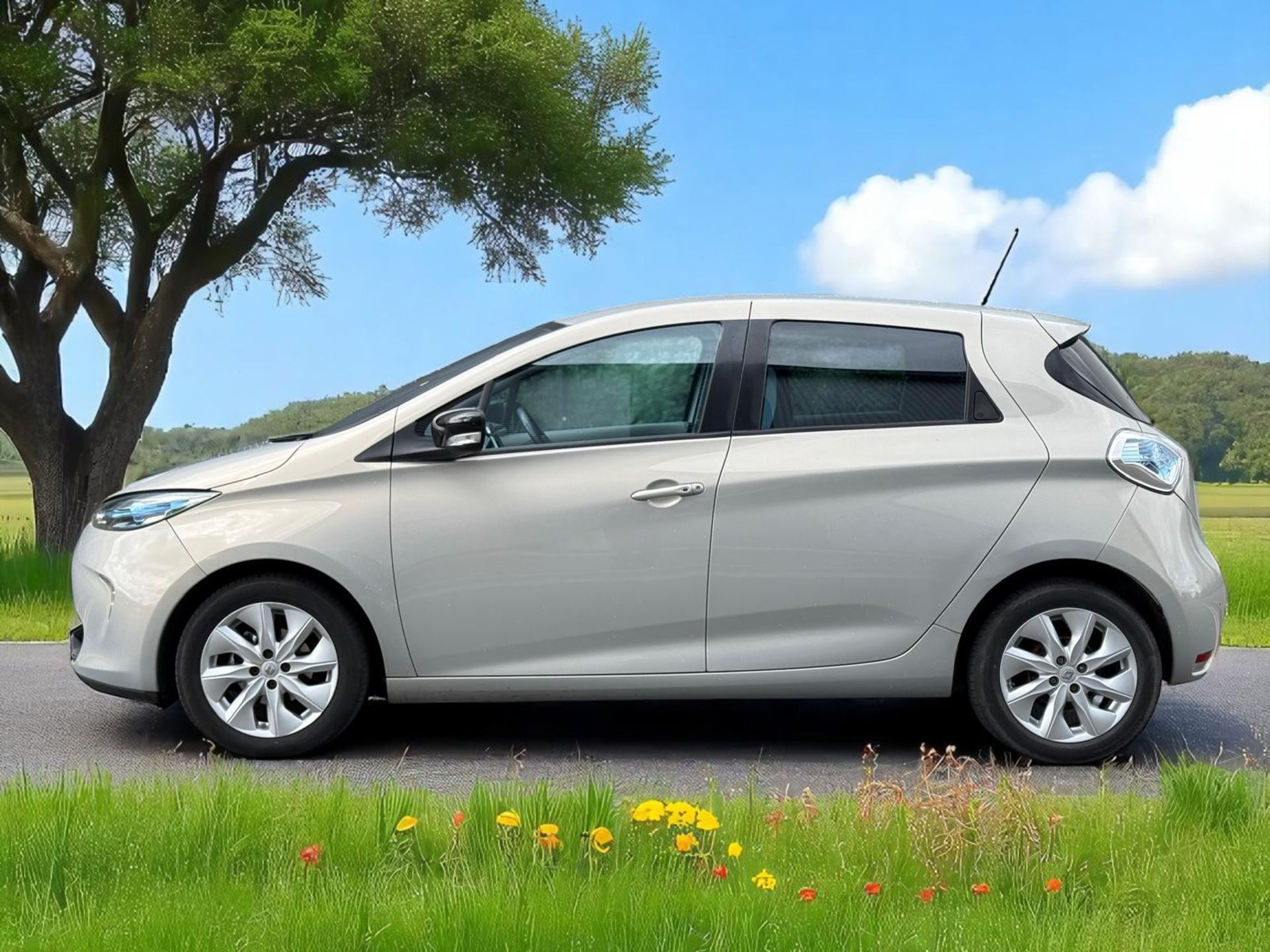 2016 RENAULT ZOE DYNAMIQUE NAV AUTO – 22KWH ELECTRIC HATCHBACK >>--NO VAT ON HAMMER--<< - Image 4 of 27
