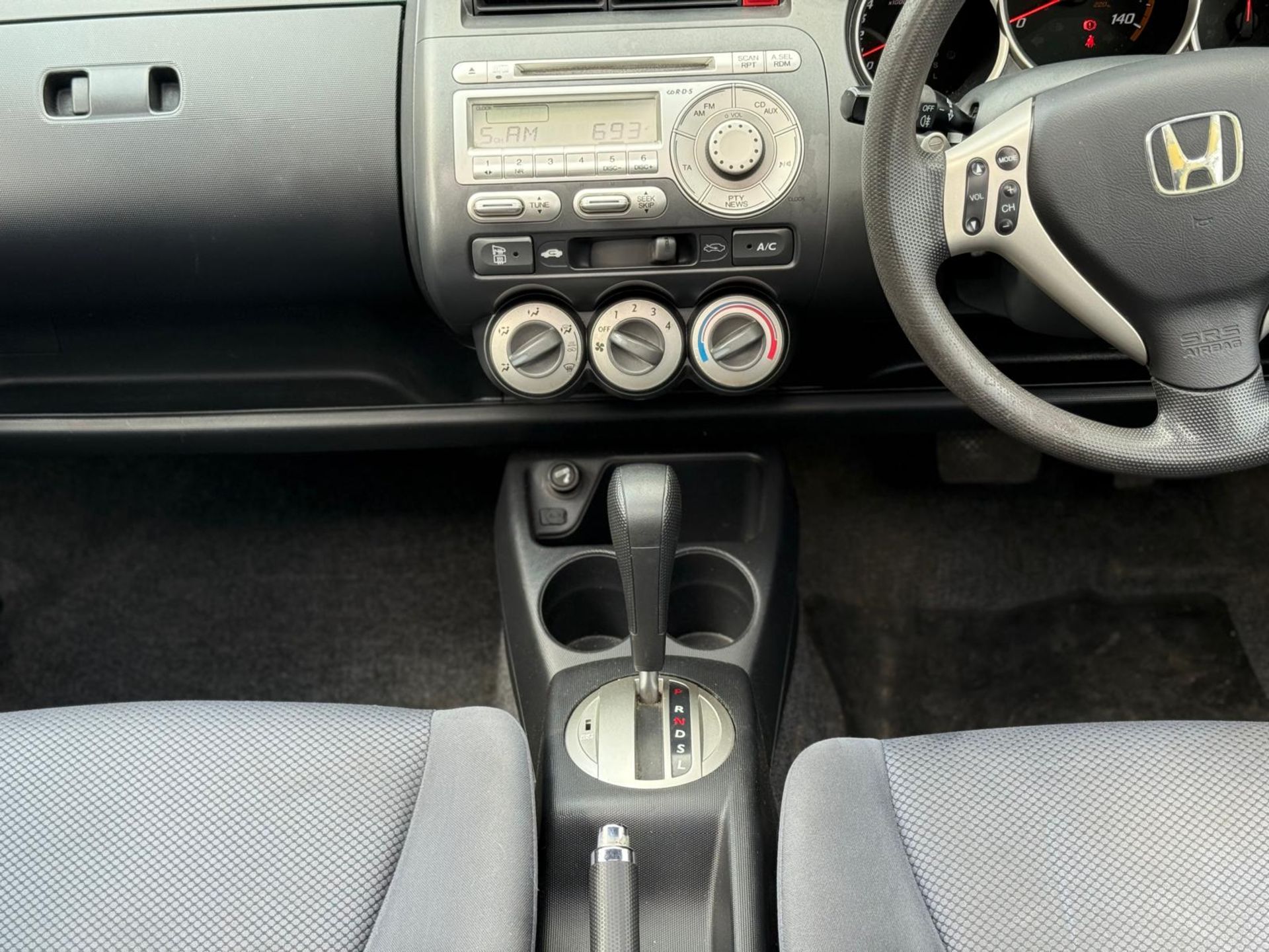 2007 HONDA JAZZ SE CVT – 7-SPEED AUTO – SUNROOF – 149K – >>--NO VAT ON HAMMER--<< - Image 18 of 20