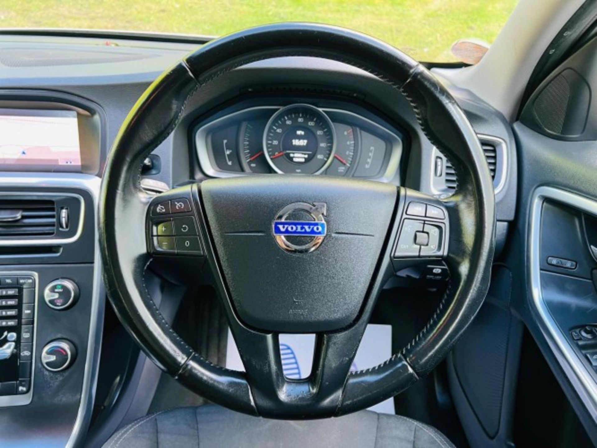 2013 VOLVO V60 1.6 D2 BUSINESS EDITION POWERSHIFT – AUTOMATIC >>--NO VAT ON HAMMER--<< - Image 9 of 29