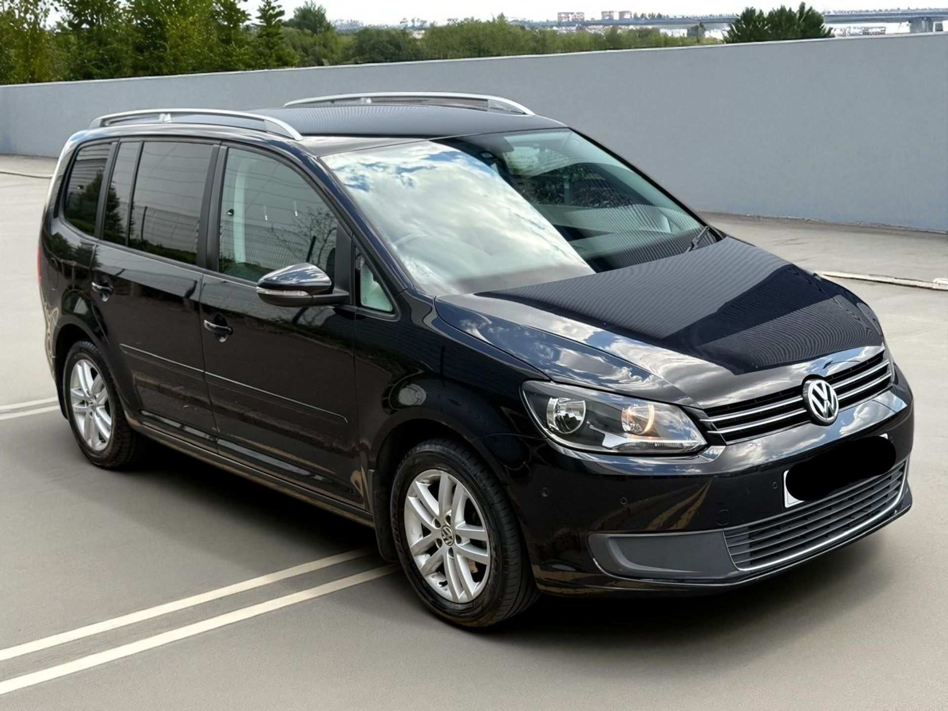 2014 VOLKSWAGEN TOURAN SE BLUE TECH TDI – 1.6 DIESEL – MANUAL – 7 SEATER >>--NO VAT ON HAMMER--<< - Image 11 of 41