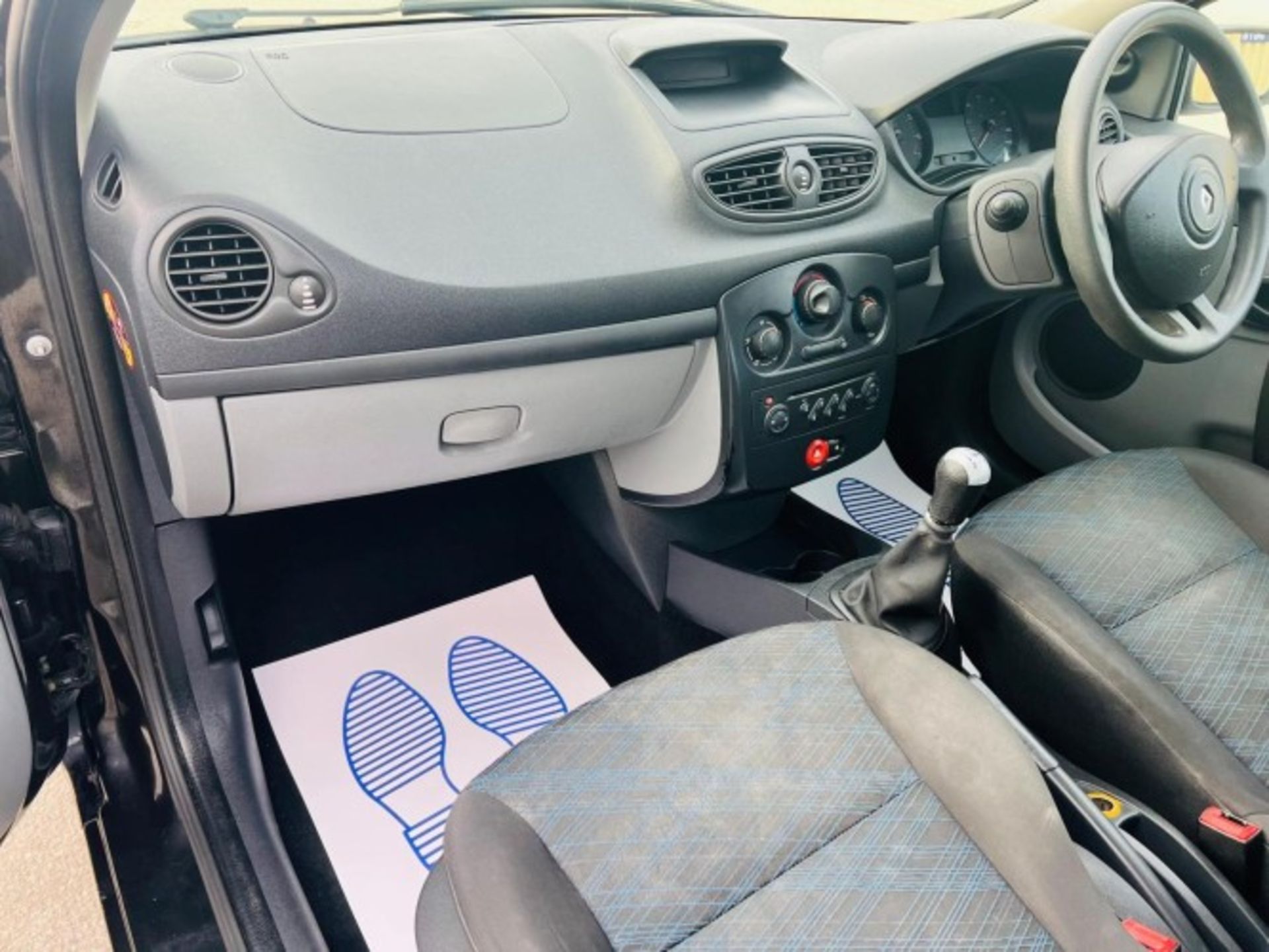 2006 RENAULT CLIO 1.2 16V EXTREME – 3DR HATCHBACK – BLACK >>--NO VAT ON HAMMER--<< - Image 13 of 26