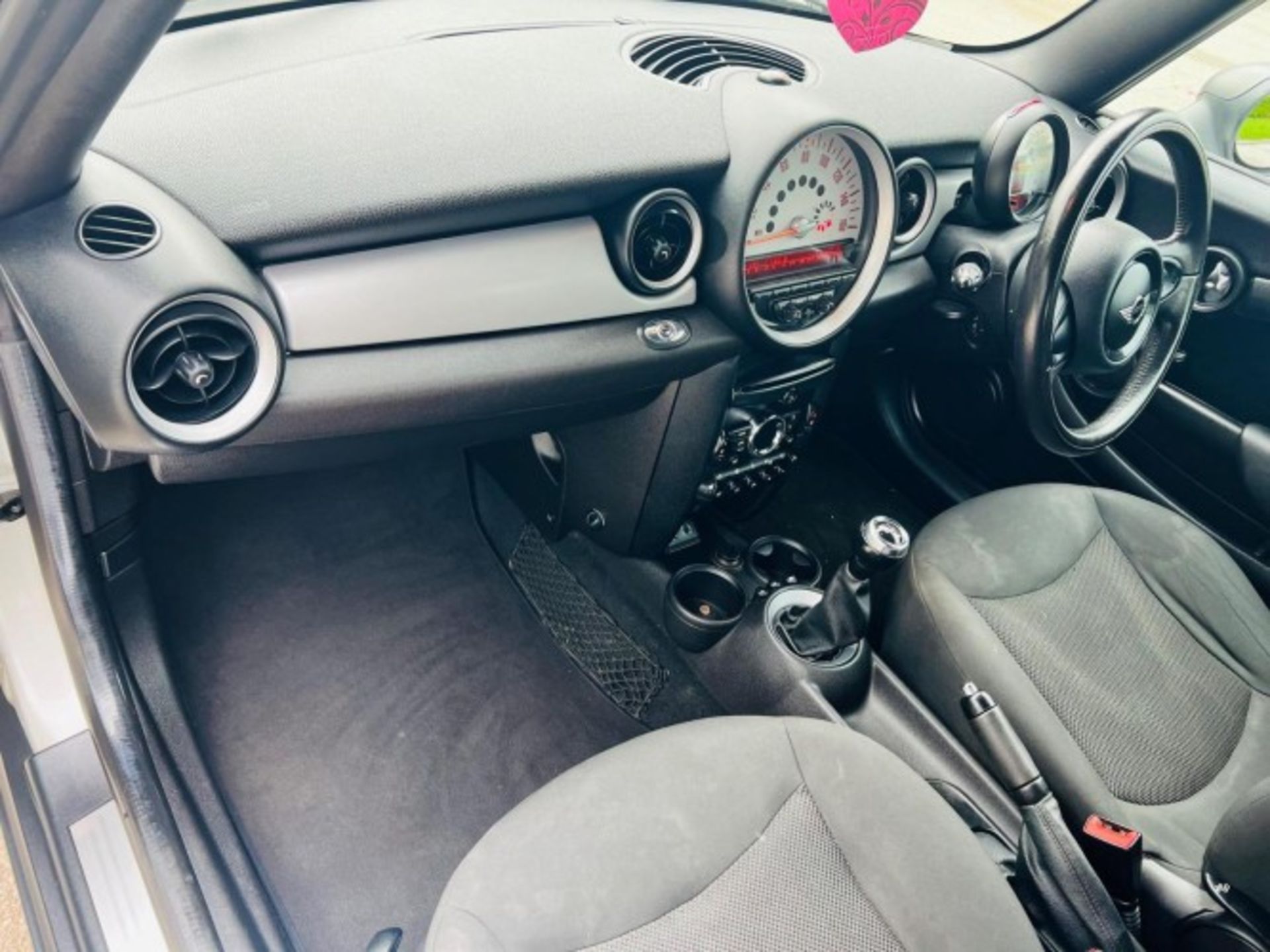 2012 MINI CONVERTIBLE 1.6 ONE EURO 5 – MANUAL – PETROL – 2 DOOR >>--NO VAT ON HAMMER--<< - Image 25 of 34