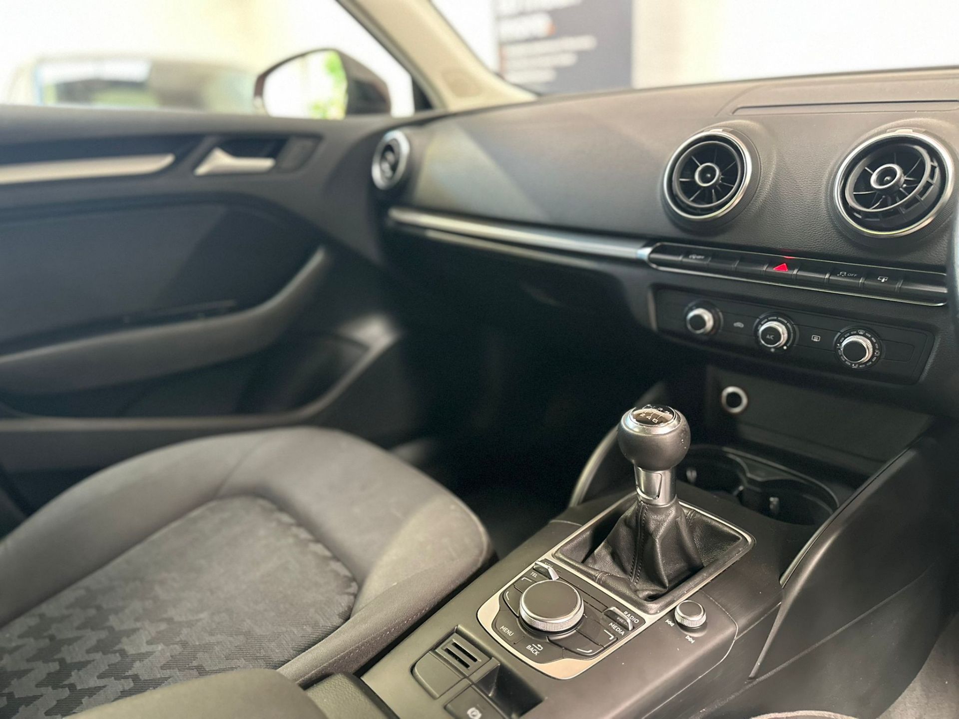 2015 AUDI A3 SE TECHNIK TDI – 1.6L DIESEL – MANUAL – SPORTBACK >>--NO VAT ON HAMMER--<< - Image 20 of 22