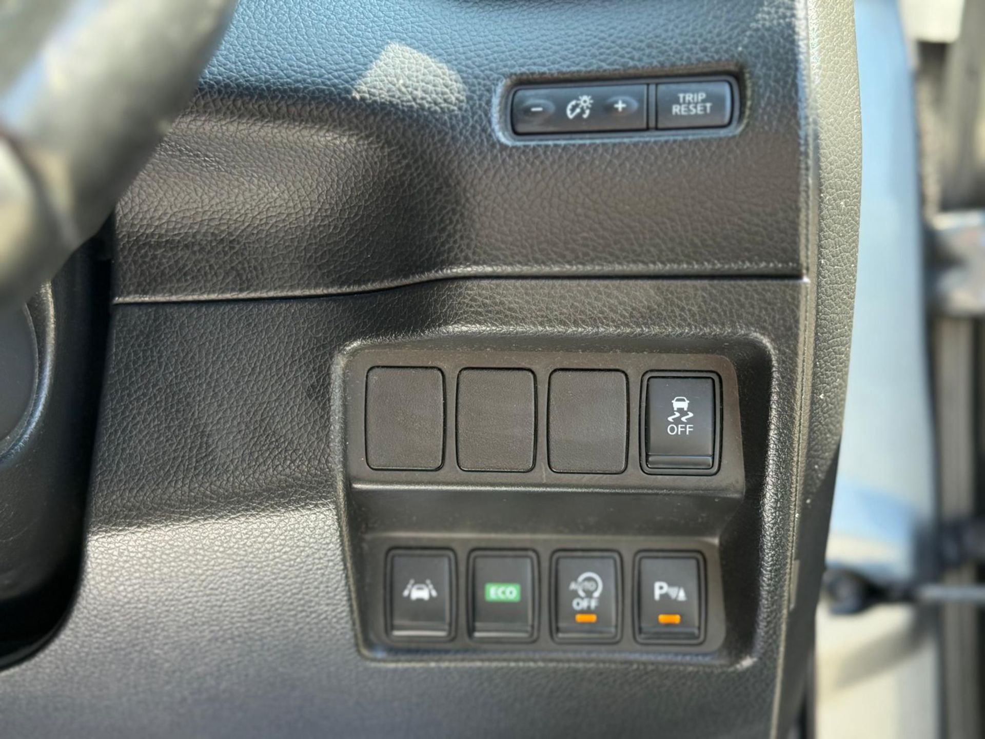 2015 NISSAN QASHQAI TEKNA DCI CVT – 101K MILES – TOP SPEC >>--NO VAT ON HAMMER--<< - Image 9 of 41
