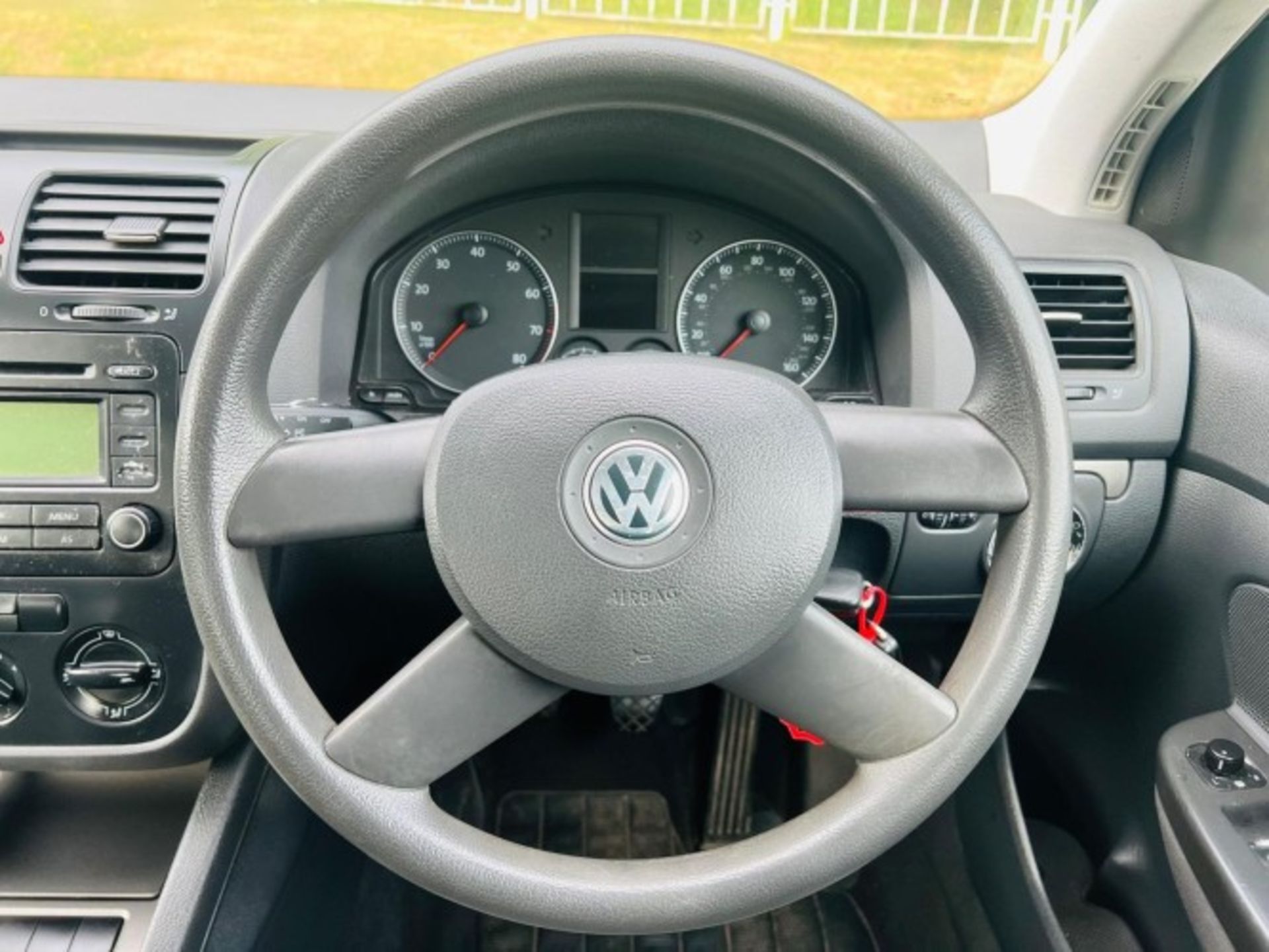 2004 VOLKSWAGEN GOLF 1.6 FSI SE 5DR – ULEZ COMPLIANT – PETROL >>--NO VAT ON HAMMER--<< - Image 22 of 27