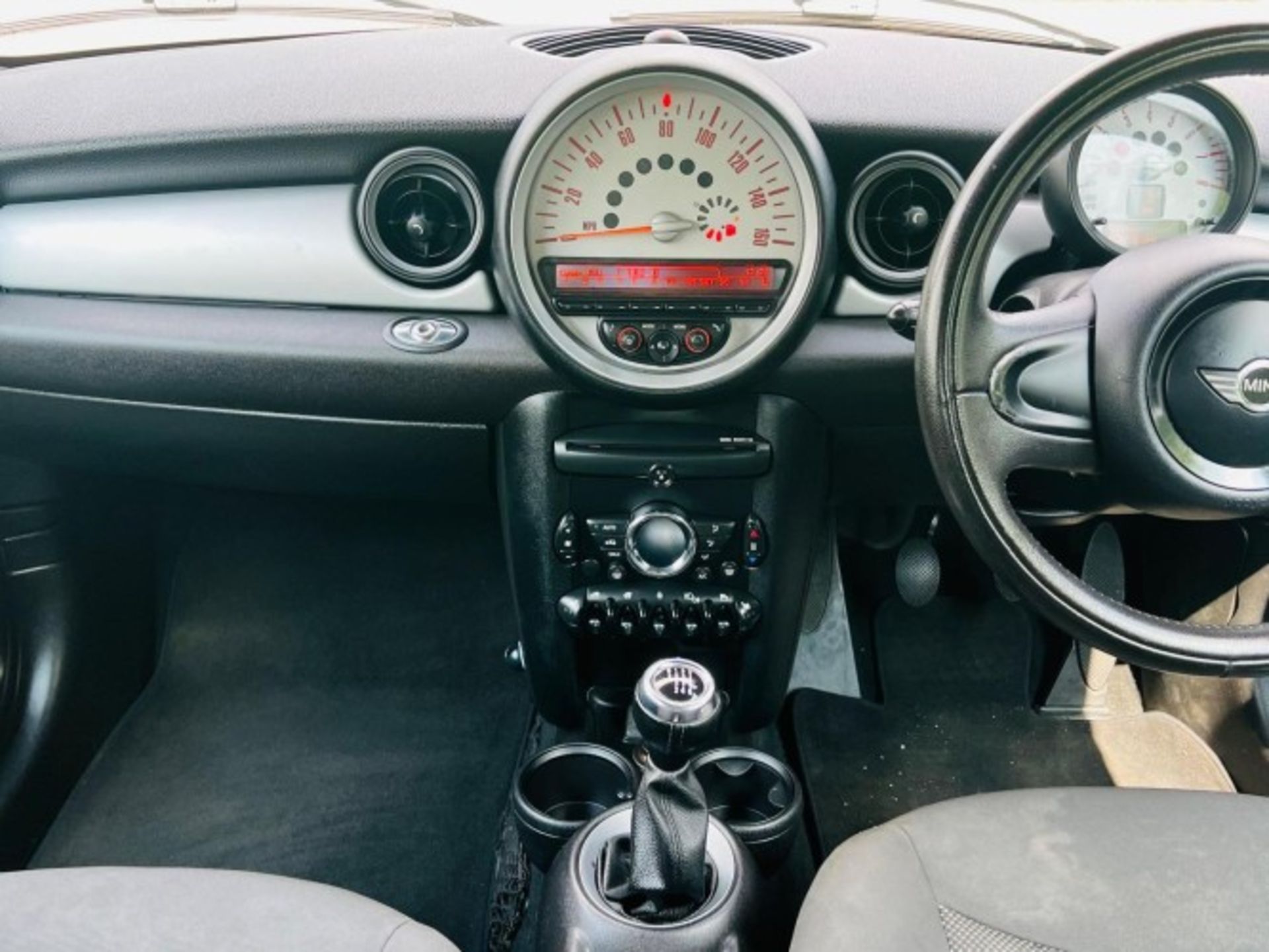 2012 MINI CONVERTIBLE 1.6 ONE EURO 5 – MANUAL – PETROL – 2 DOOR >>--NO VAT ON HAMMER--<< - Image 23 of 34