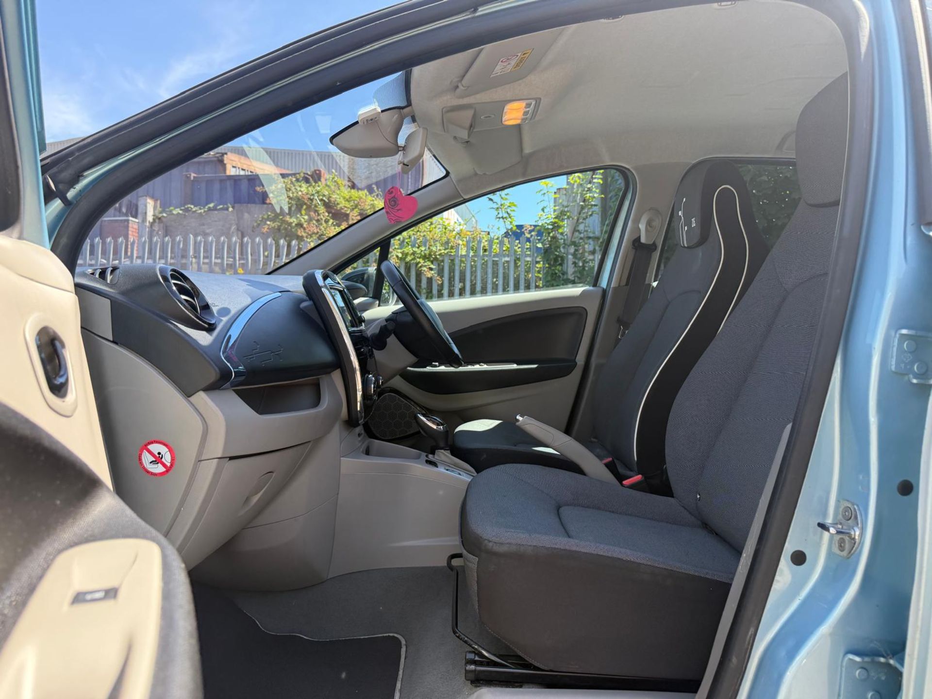 2014 RENAULT ZOE DYNAMIQUE INTENS AUTO – 68K MILES – 91% BATTERY HEALTH >>--NO VAT ON HAMMER--<< - Image 35 of 36