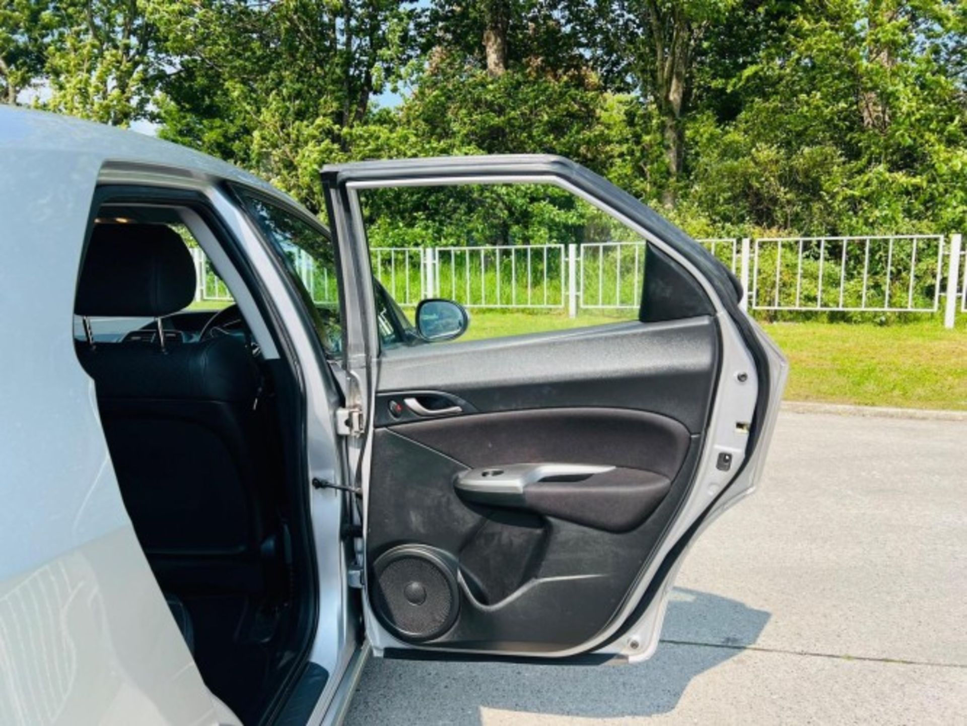 2010 HONDA CIVIC 1.4 I-VTEC SI 5DR – MANUAL HATCHBACK >>--NO VAT ON HAMMER--<< - Image 17 of 30