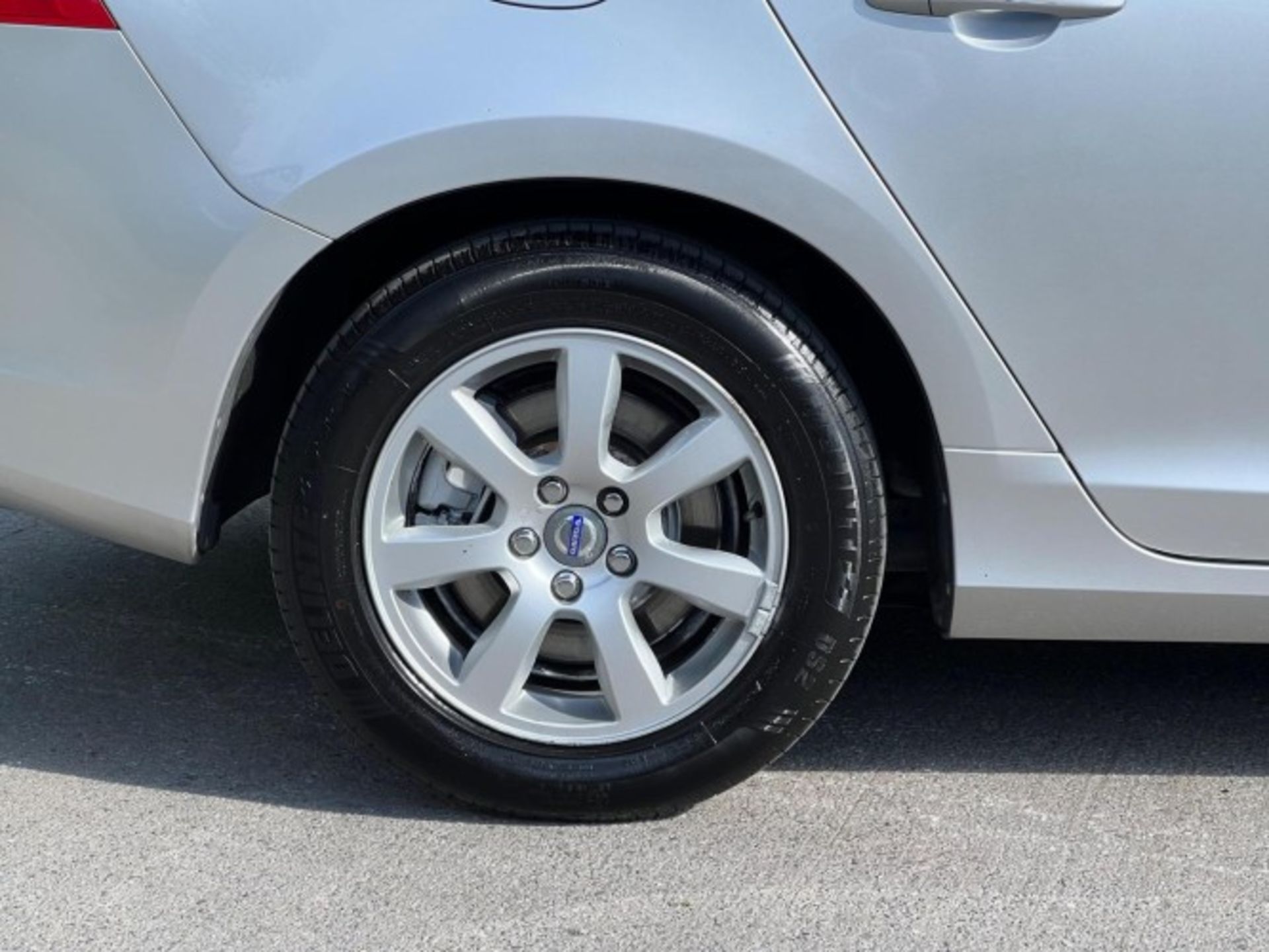 2013 VOLVO V60 1.6 D2 BUSINESS EDITION POWERSHIFT – AUTOMATIC >>--NO VAT ON HAMMER--<< - Image 18 of 29