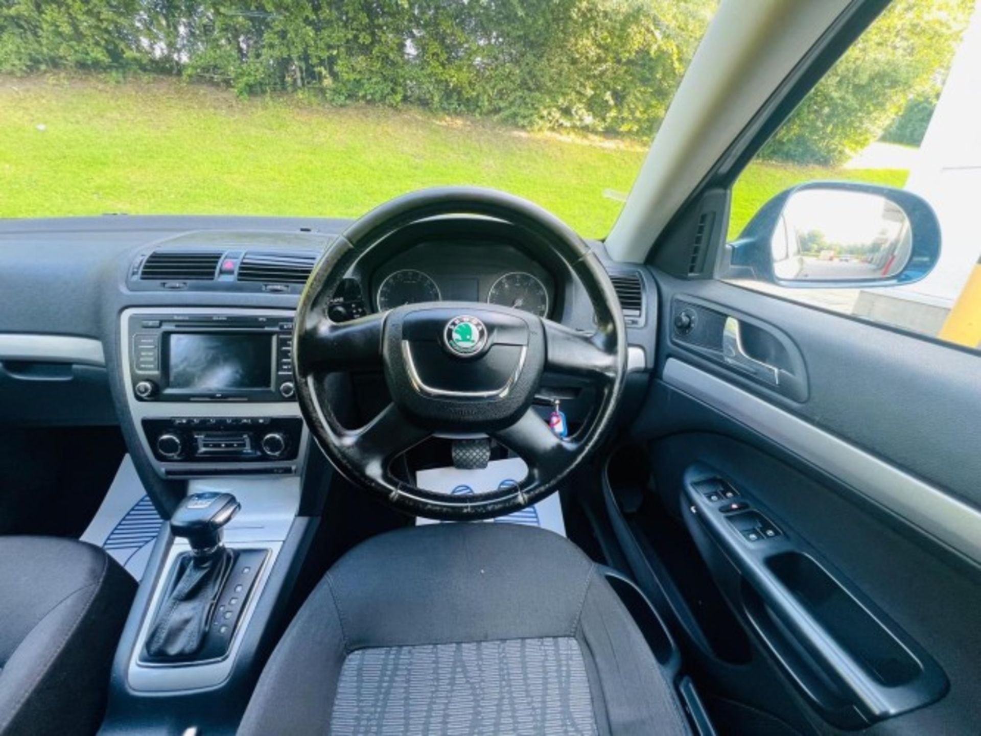 2012 SKODA OCTAVIA 1.6 TDI ELEGANCE DSG – 5DR ESTATE >>--NO VAT ON HAMMER--<< - Image 33 of 41