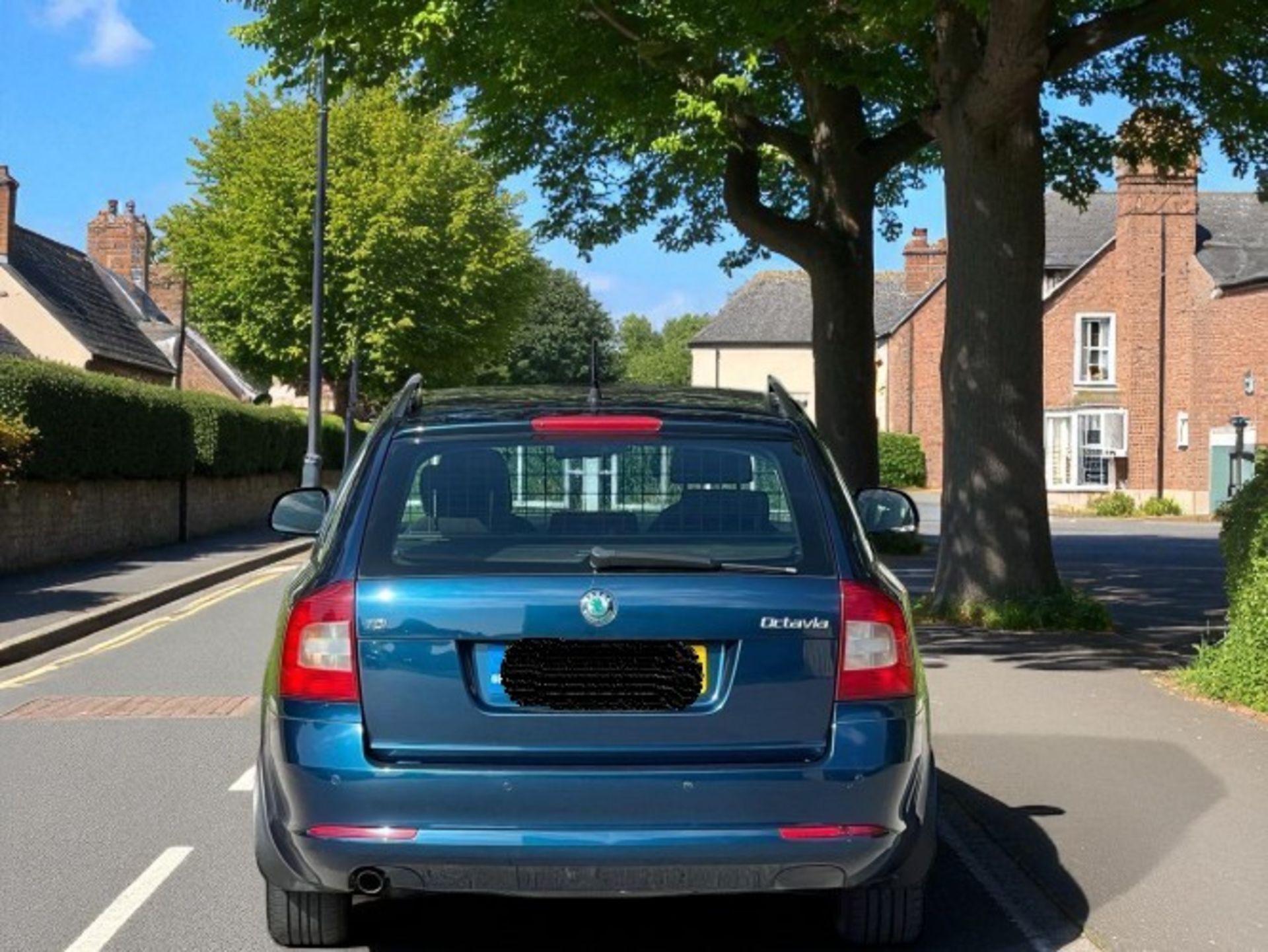 2012 SKODA OCTAVIA 1.6 TDI ELEGANCE DSG – 5DR ESTATE >>--NO VAT ON HAMMER--<< - Image 11 of 41
