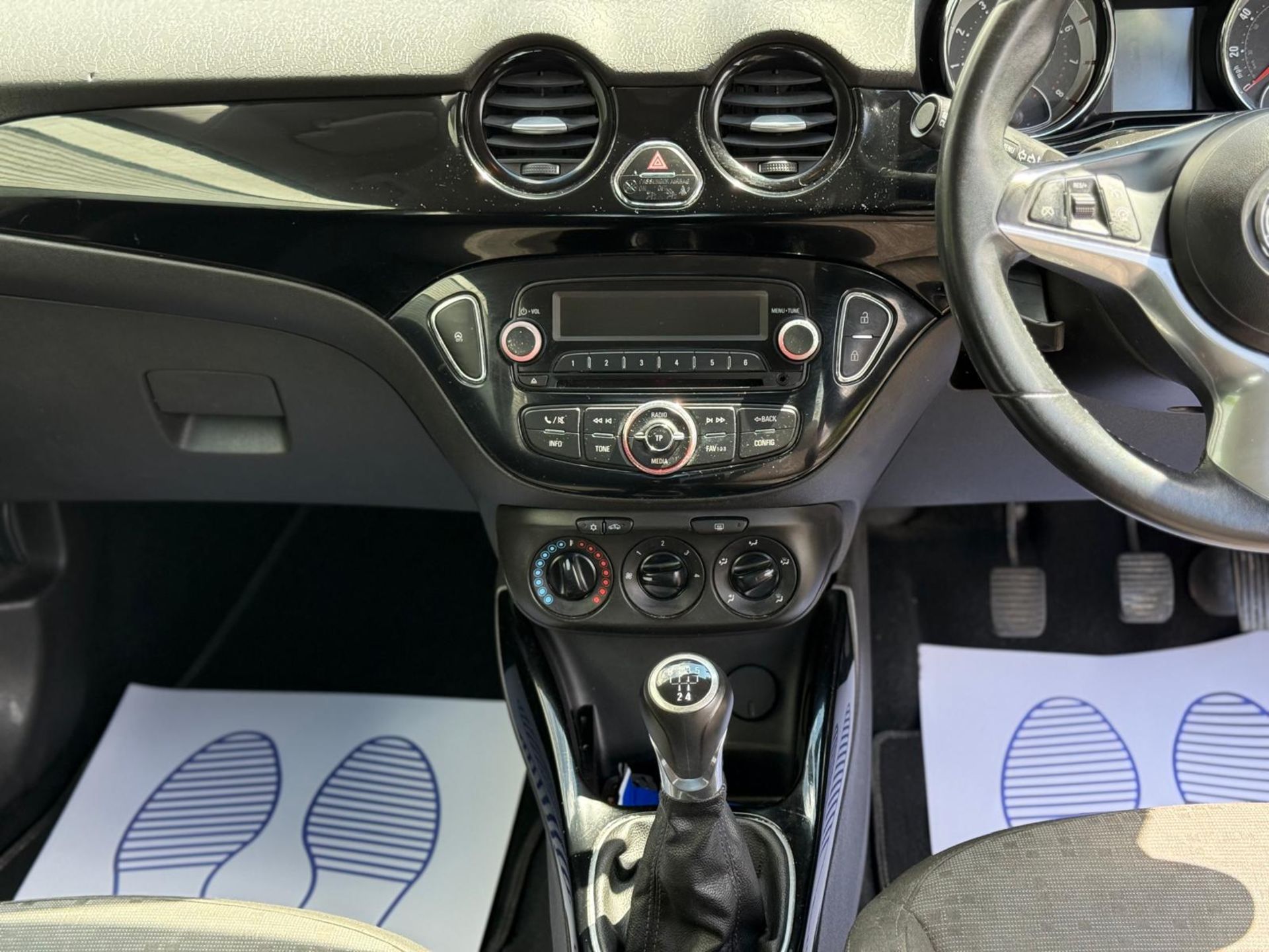 2015 VAUXHALL ADAM 1.2I JAM EURO 6 – 88K MILES – FSH >>--NO VAT ON HAMMER--<< - Image 27 of 35