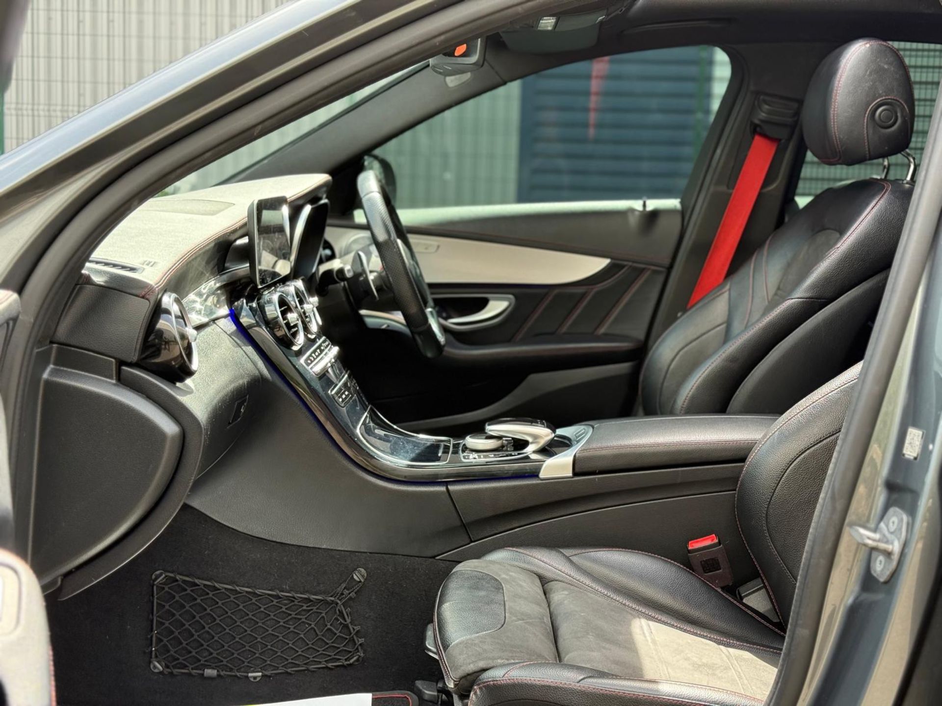2019 MERCEDES-BENZ AMG C 43 PREMIUM PLUS – 4MATIC – 3.0 V6 >>--NO VAT ON HAMMER--<< - Image 30 of 38
