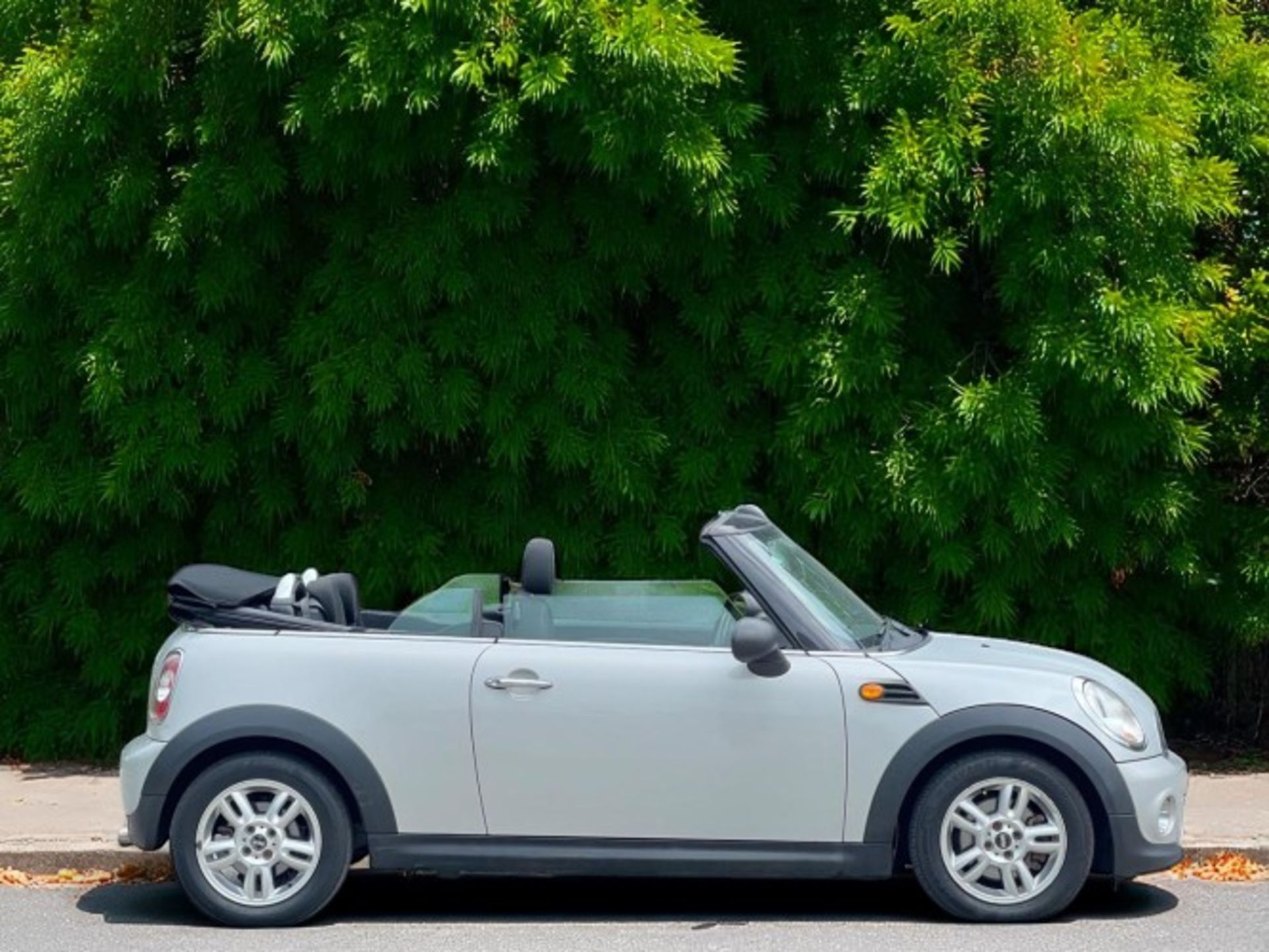 2012 MINI CONVERTIBLE 1.6 ONE EURO 5 – MANUAL – PETROL – 2 DOOR >>--NO VAT ON HAMMER--<< - Image 10 of 34