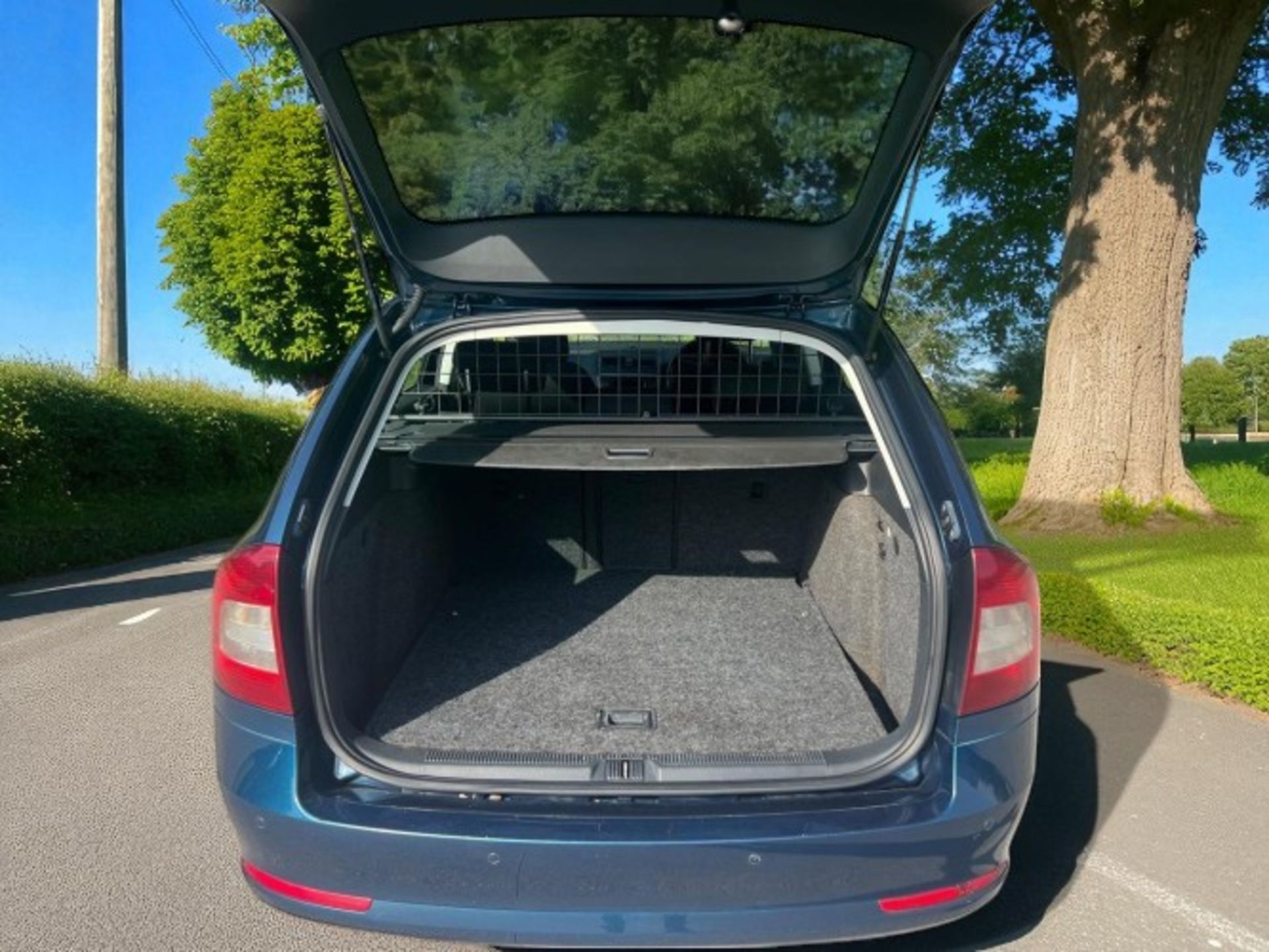 2012 SKODA OCTAVIA 1.6 TDI ELEGANCE DSG – 5DR ESTATE >>--NO VAT ON HAMMER--<< - Image 14 of 41