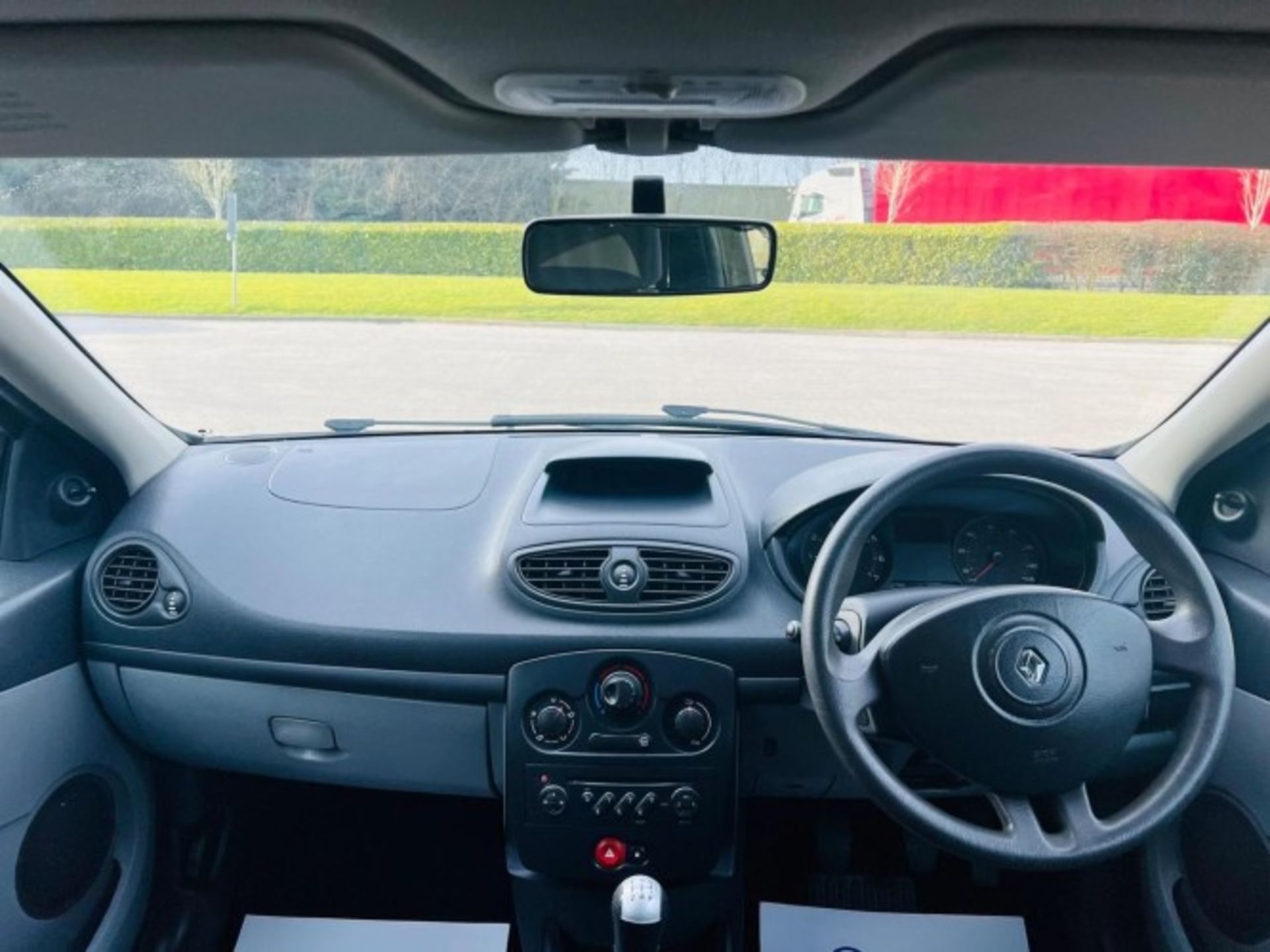 2006 RENAULT CLIO 1.2 16V EXTREME – 3DR HATCHBACK – BLACK >>--NO VAT ON HAMMER--<< - Image 23 of 26